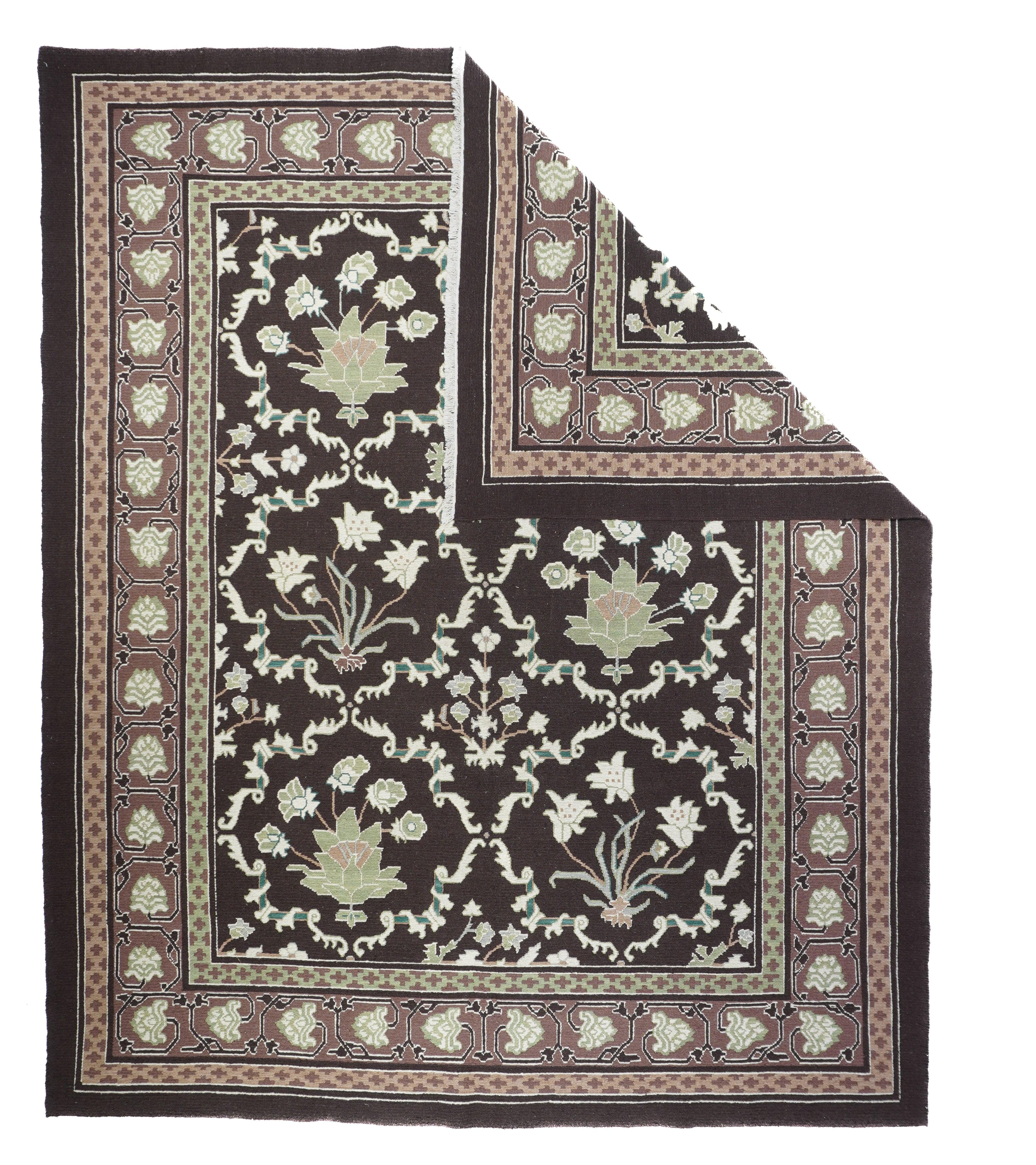 Tappeto Sumak 8'0'' x 10'0''. Una tecnica, piuttosto che un tipo specifico, in cui gli orditi sono avvolti da trame colorate per creare un disegno. Caucasico, turco, persiano e altri tipi.  Produce un tappeto piatto, senza pelo, che può essere