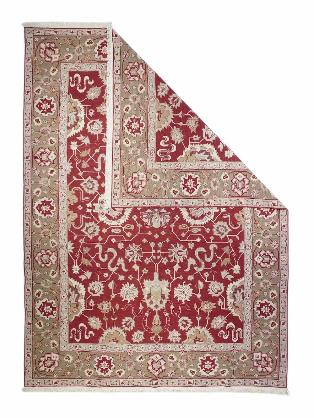 Sumak Teppich 9'0'' x 12'0''. In einem stilisierten INDO- Isfahan-Allover-Muster mit einem zerklüfteten Kreuz aus vier gezackten Palmetten, schlangenförmigen Wolkenbändern, steifen Weinreben- und kleineren Blütenpalmetten, alles um einen gemeinsamen