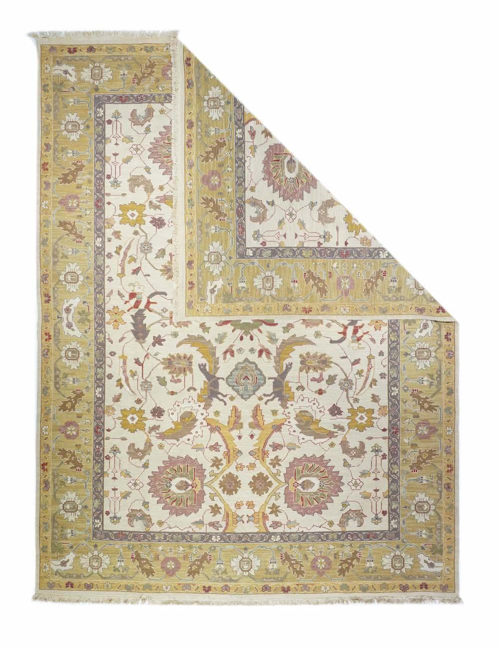 Sumak Teppich 9'0'' x 12'0''.  Im Stil der Oushaks des späten 19. Jahrhunderts, mit vier zentralen, mit Widerhaken versehenen Sichelblättern und vier großen, gezackten Palmetten an den Feldenden. Ein osmanischer Touch sind die Blätter, die die