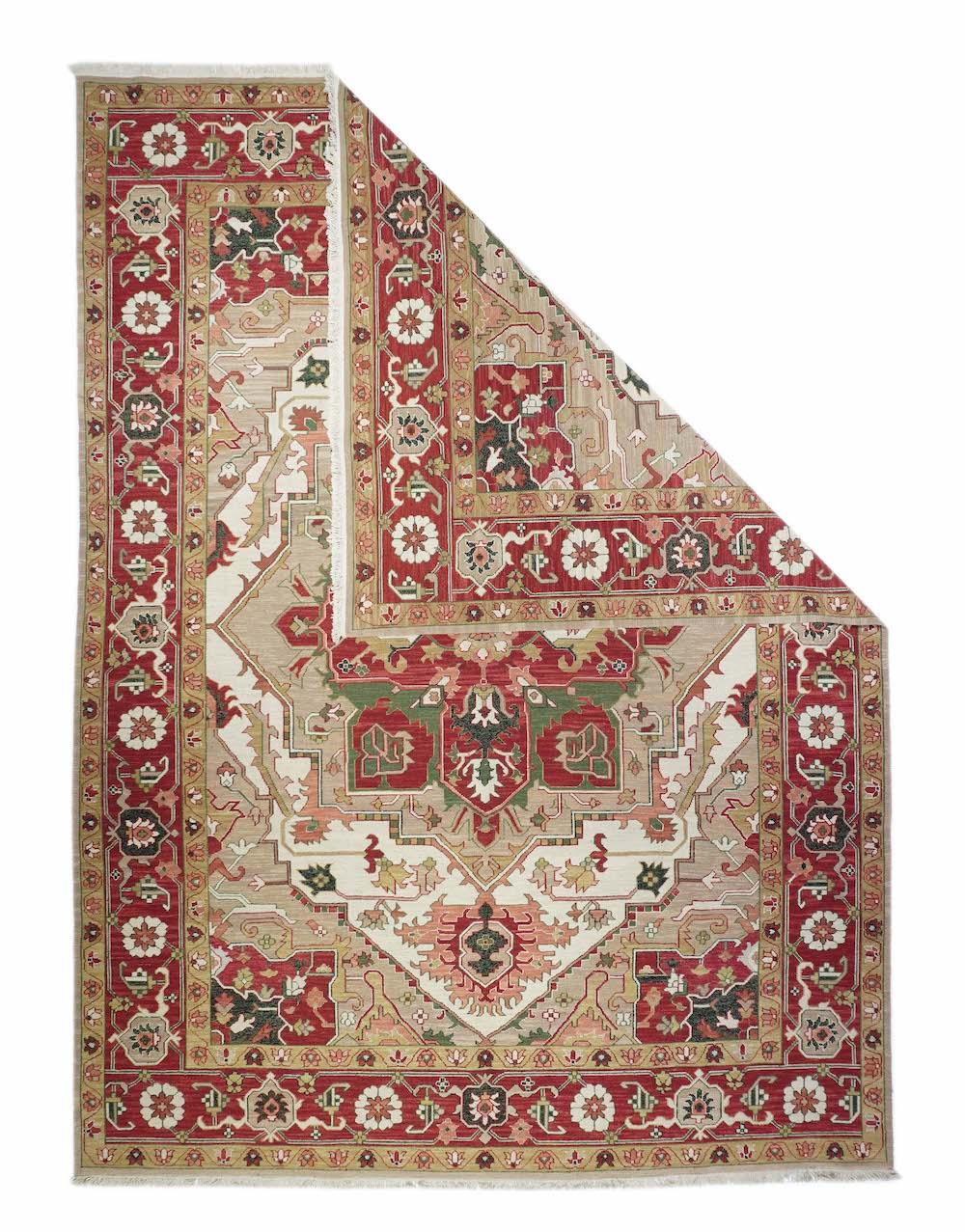 Sumak Teppich 9'0'' x 12'0''. Im Heriz-Stil, mit einem cremefarbenen Feld, in dessen Mitte ein grünes Stufenmedaillon und ein rotes Palmetten-Oktogramm-Palmetten-Submedaillon stehen. Grüne, gemeinsame Ecken mit roten Kernen. Schokoladenbraune,