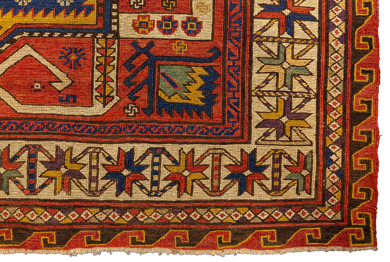 Flachgewebter Sumak-Teppich mit geometrischen Motiven und lebhaften Farben im Zustand „Gut“ im Angebot in Ferrara, IT