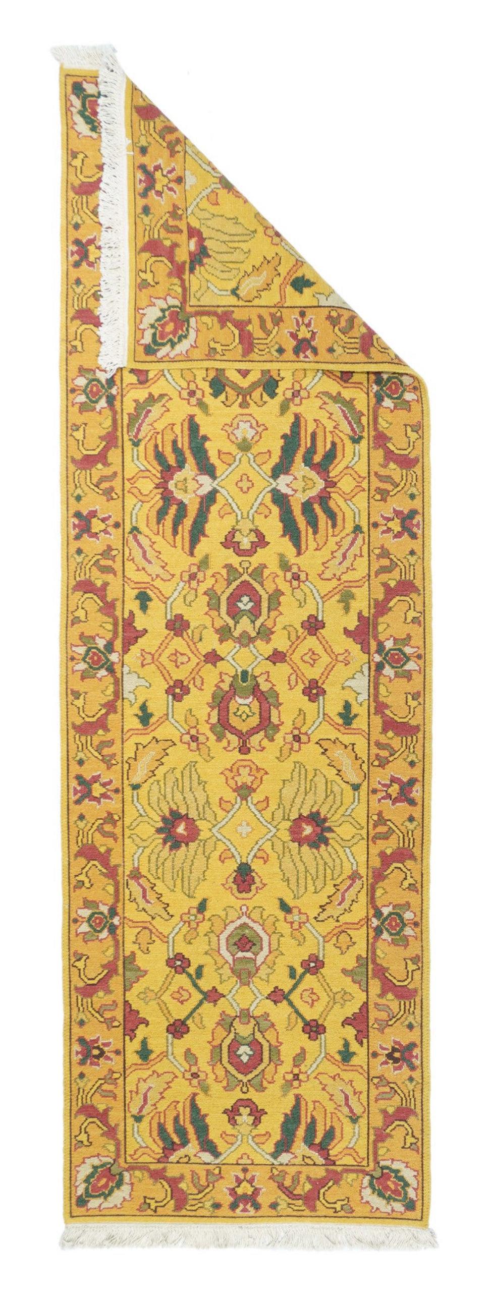 Runner Sumak 2'6'' x 8'0''. Una tecnica, piuttosto che un tipo specifico, in cui gli orditi sono avvolti da trame colorate per creare un disegno. Caucasico, turco, persiano e altri tipi. Produce un tappeto piatto, senza pelo, che può essere girato