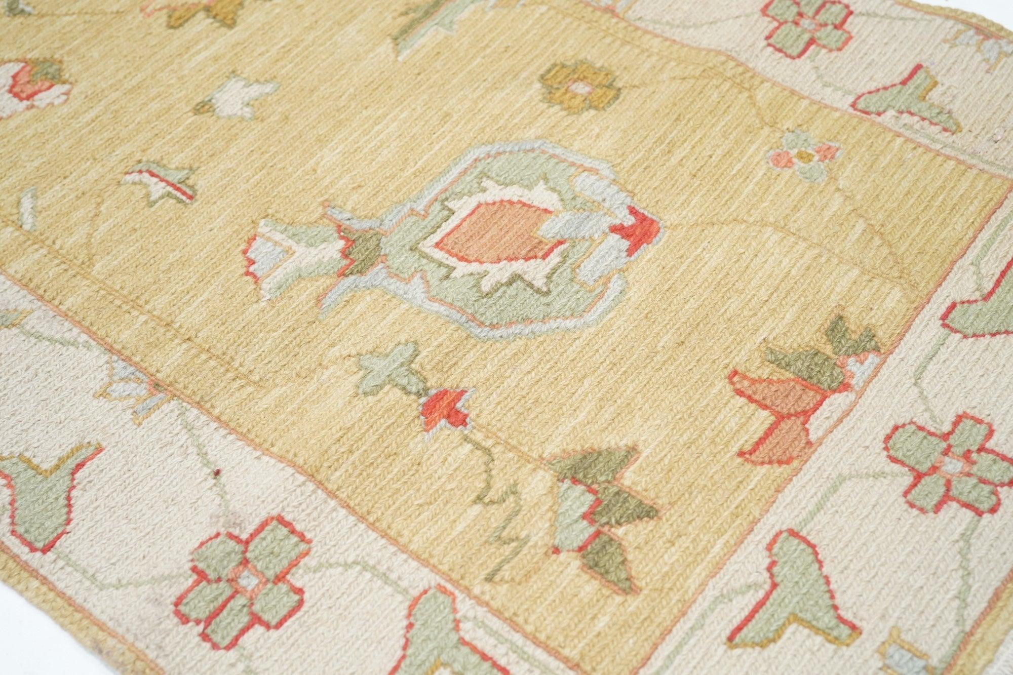 Sumak-Läufer 2'7'' x 10'1'' (21. Jahrhundert und zeitgenössisch) im Angebot