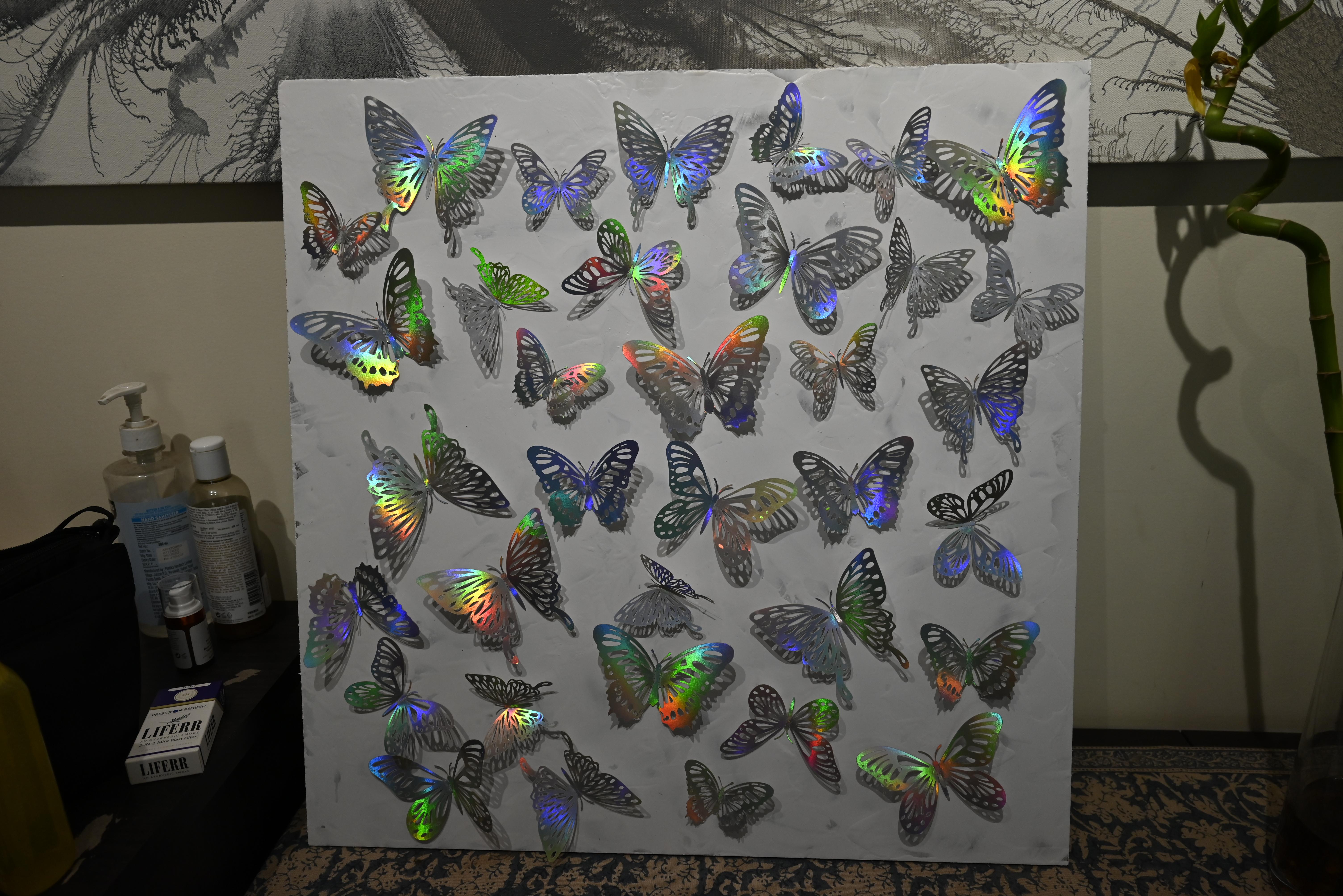Arte contemporanea indiana di Sumit Mehndiratta - Farfalle olografiche in vendita 9