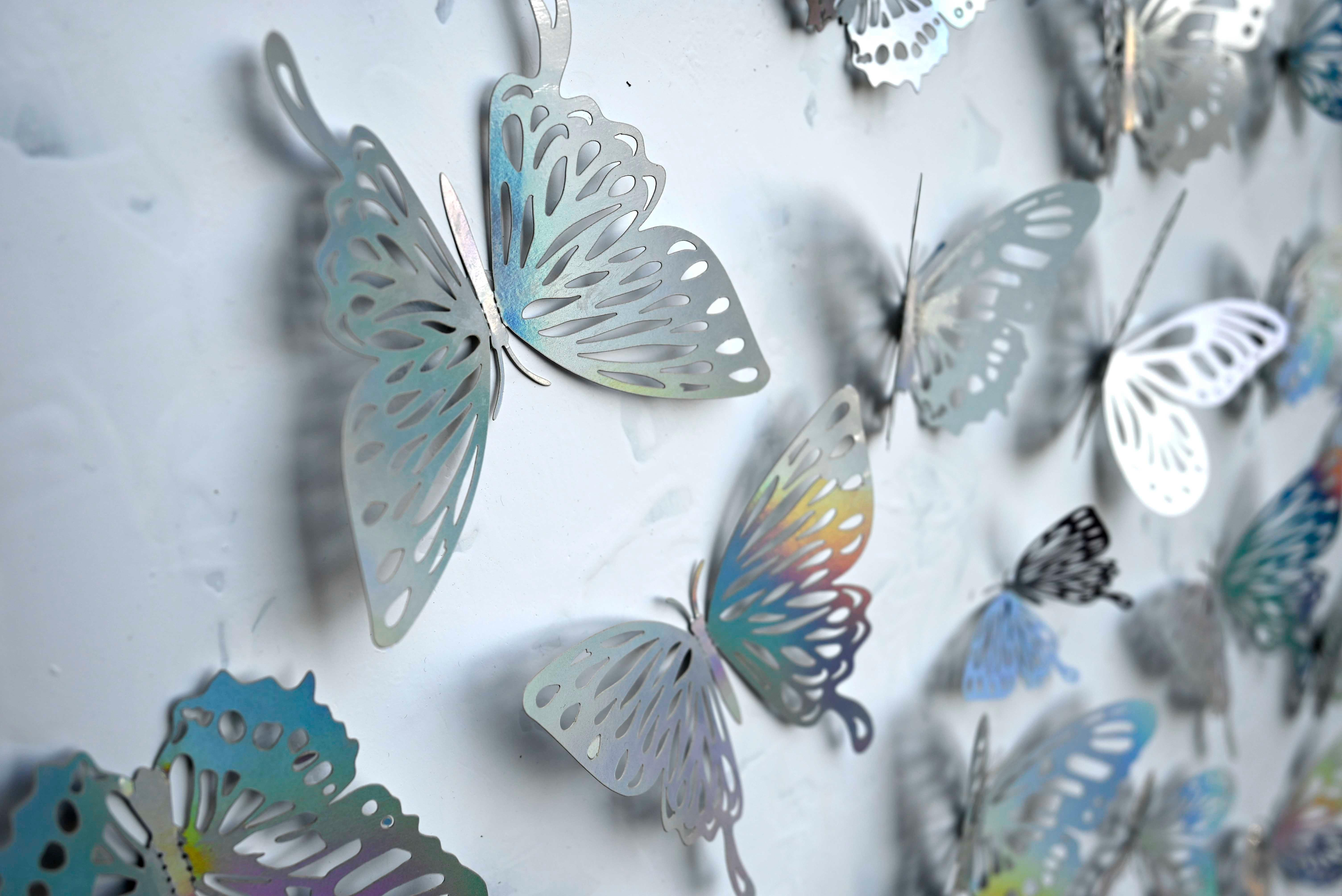 Arte contemporanea indiana di Sumit Mehndiratta - Farfalle olografiche in vendita 2