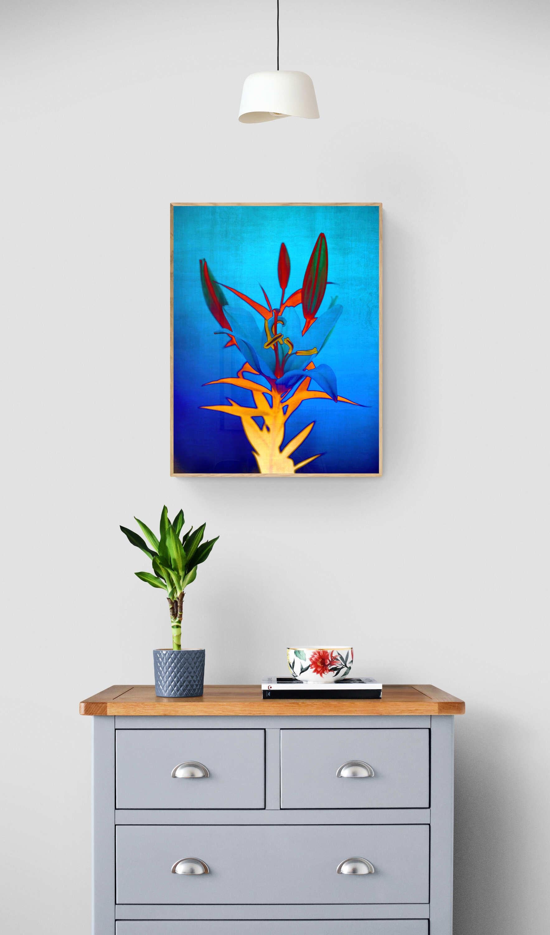 Arte contemporanea indiana di Sumit Mehndiratta - Giglio di fiamma blu in vendita 4