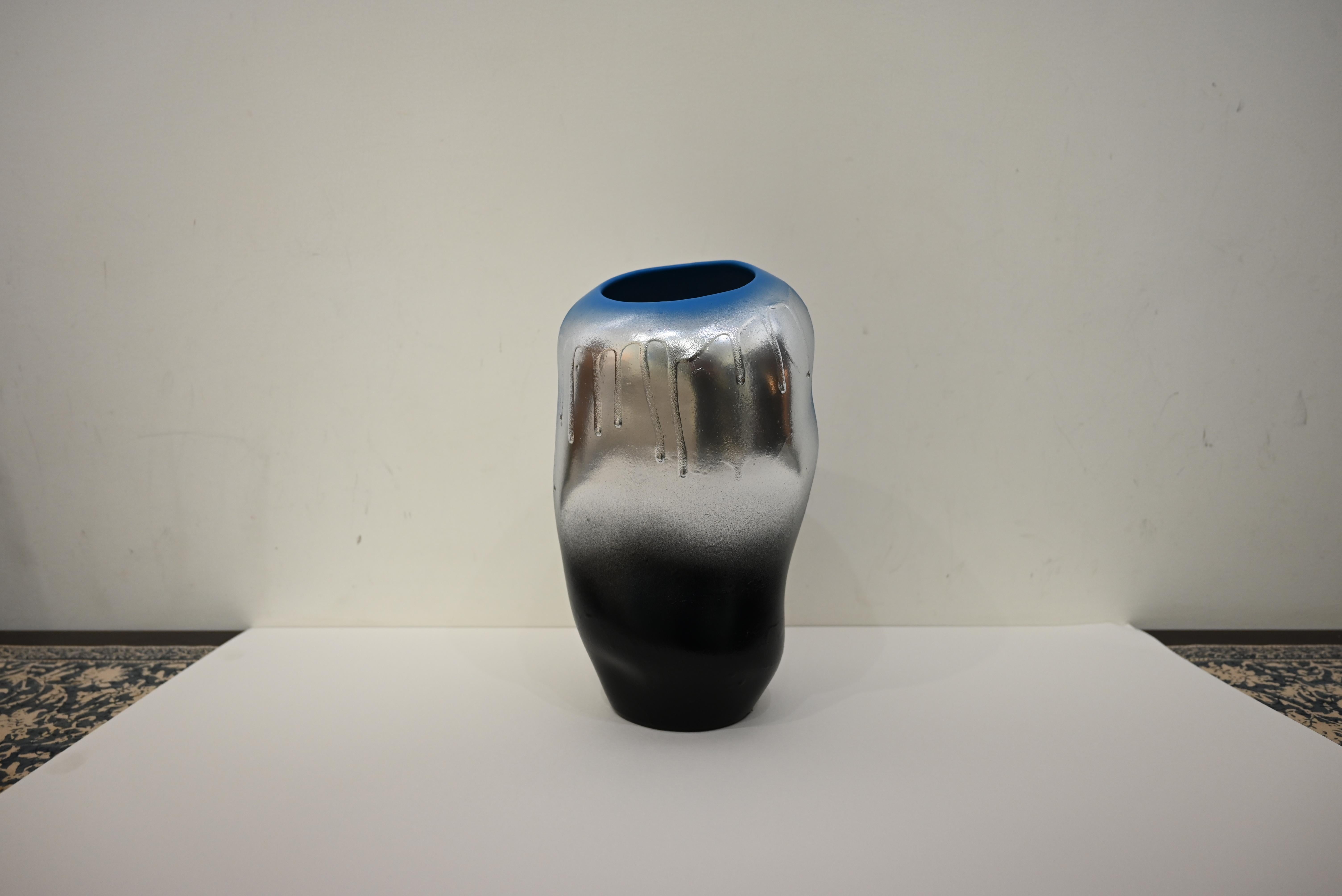 Indische zeitgenössische Kunst von Sumit Mehndiratta - Drip chrom im Angebot 1
