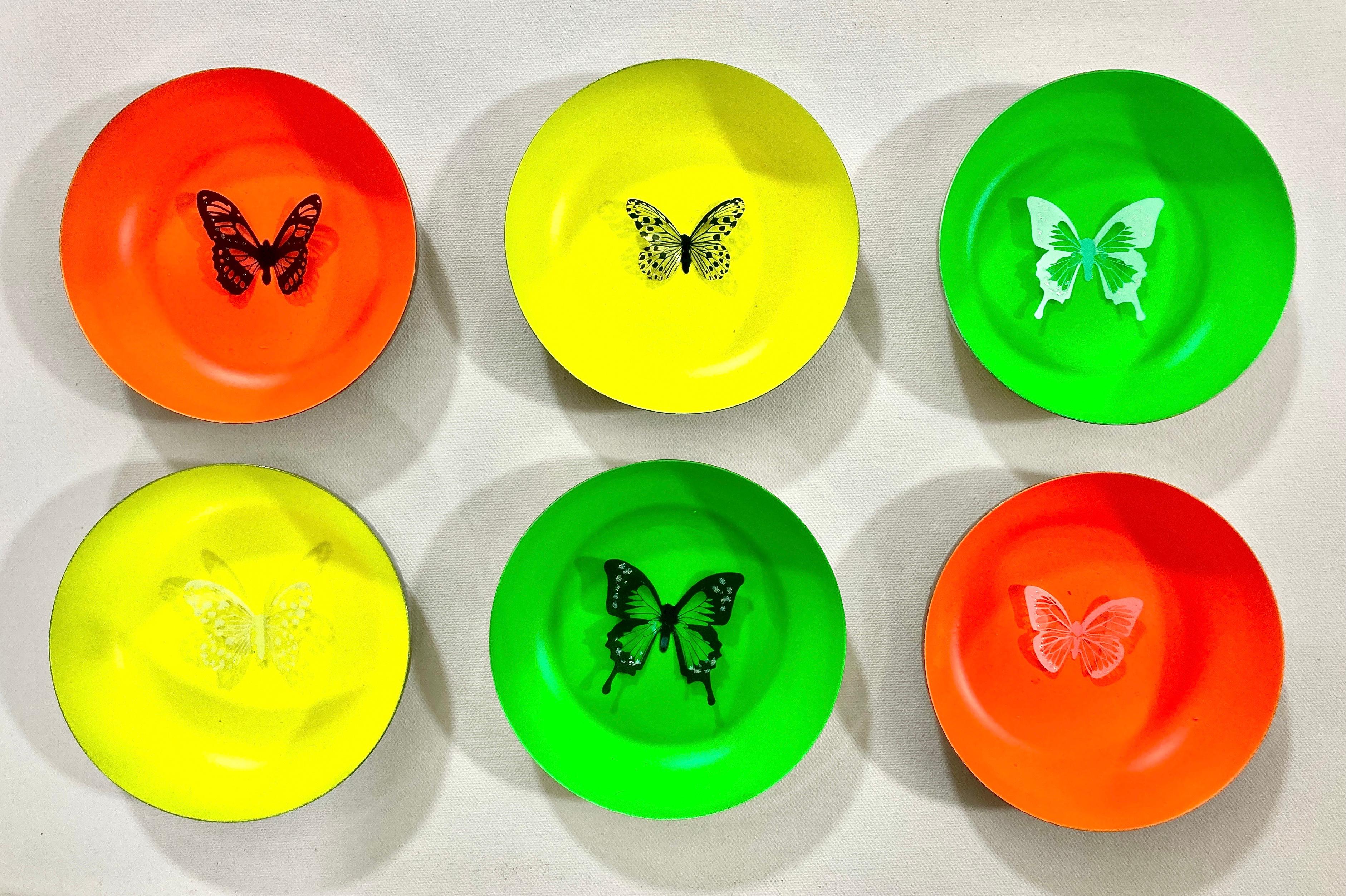 Arte contemporáneo indio de Sumit Mehndiratta - Mariposas de neón en venta 7