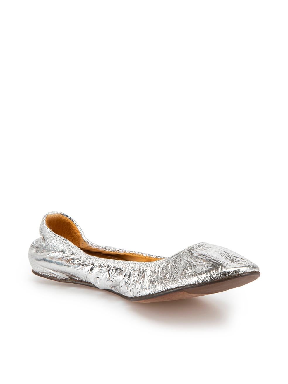 CONDITION is Very good. Hardly any visible wear to shoes is evident on this used Lanvin designer resale item.



Details


Summer 2008

Silver

Leather

Ballet flats

Round-toe

Slip-on

Craquelure effect



 

Made in