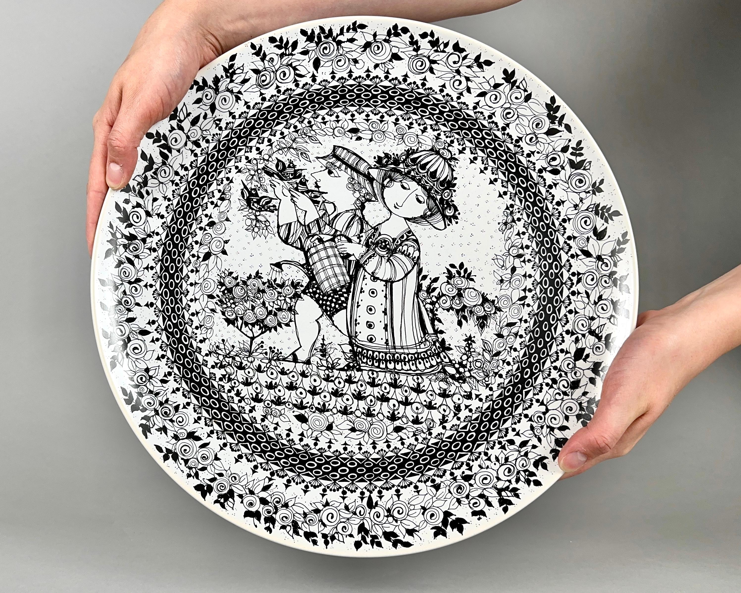 Vintage wall plate “The Seasons” “Summer” by  ROSENTHAL Germany Studio-Line.

Limited edtion designed by Bjorn Wiinblad.

Brilliant colours, very impressive! 

Gorgeous plate that will fit into any interior with dignity!

It will be very beneficial