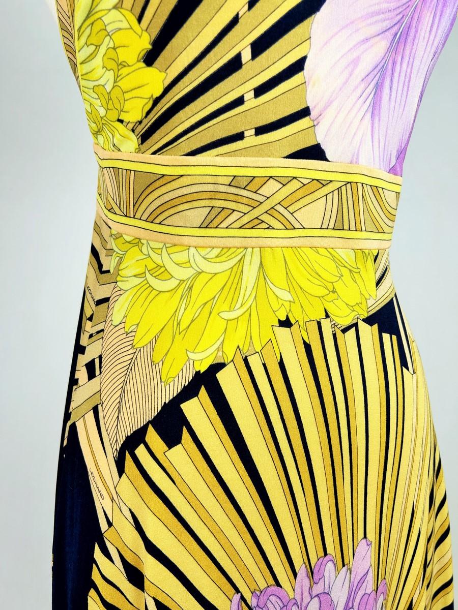 Sommerkleid von Maison Léonard aus bedrucktem Seidenjersey CIRCA 1980 im Angebot 1