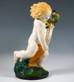 Verano", Putto con cornucopia, de Michael Powolny, Cerámica de Viena, 1913-1919