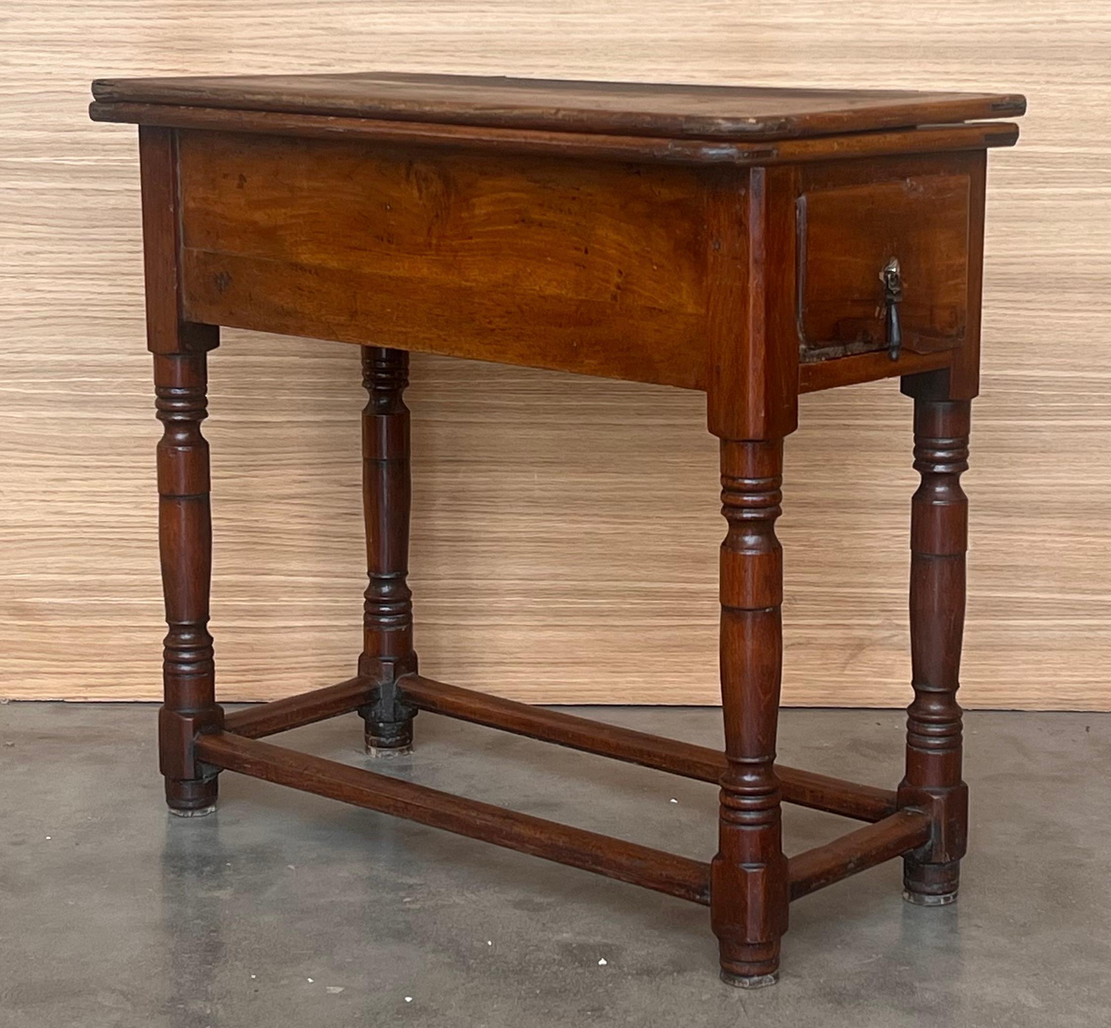 Summer Side Folding Oak Table with Square Top, 1940s In Good Condition For Sale In Miami, FL