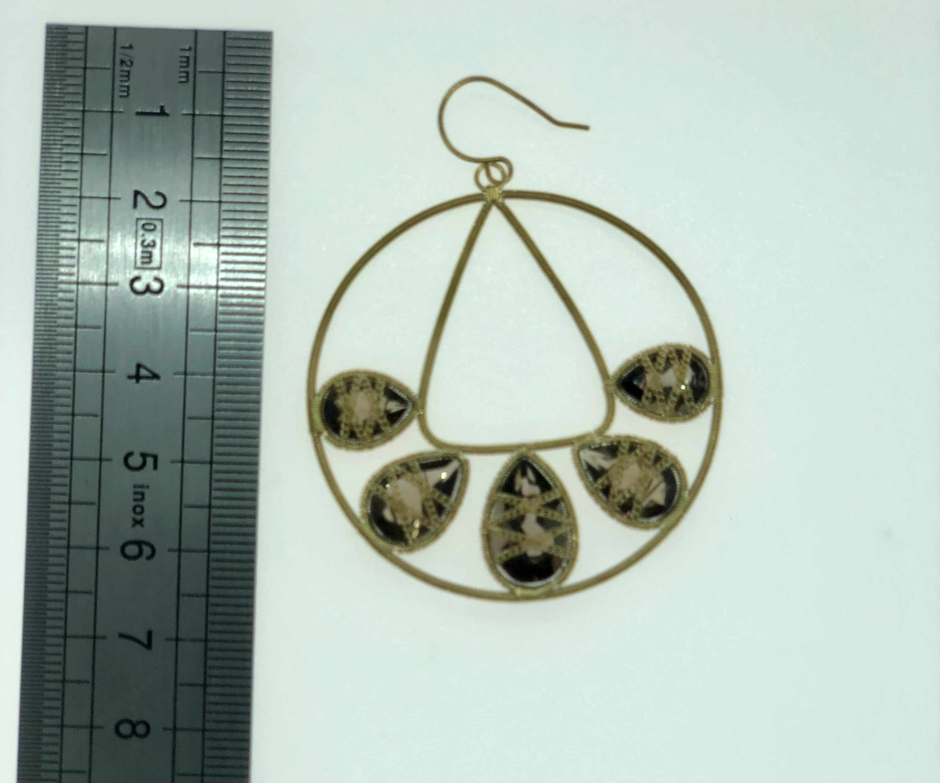 Summer Splash Hoop 18k Gold Earrings with Rock Crystal 3 Motif Mandala In New Condition For Sale In Bilbao, ES
