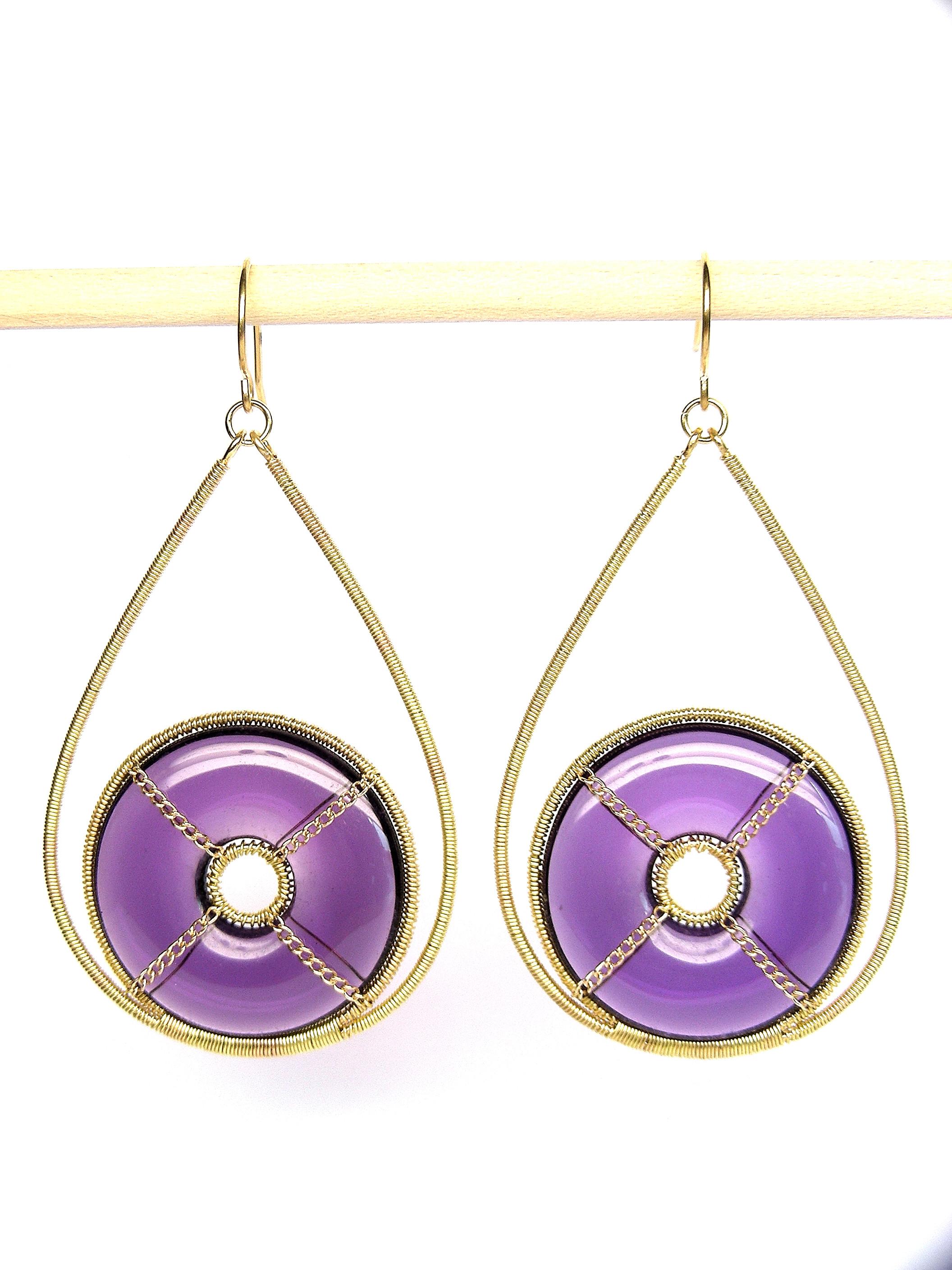 Hoop 18k Yellow Gold Earrings with Violet ametyst crystals and black onyx
Summer Splash is a collection of easy to wear, fashion oriented hoop earrings to wear with lightness, chic and glam only this pieces for this collection 
They come in 6
