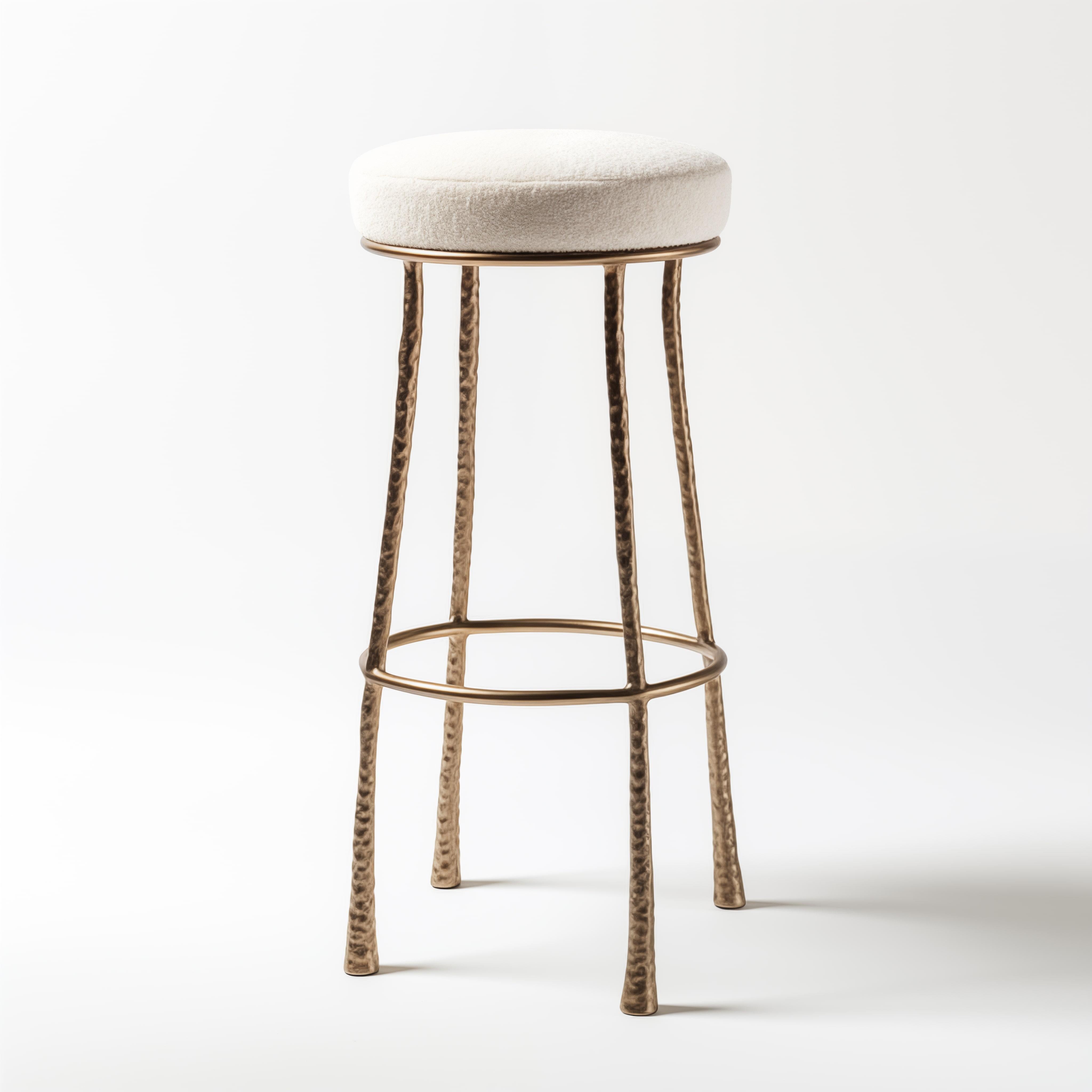 Werten Sie Ihr Interieur mit unserem exquisiten Summits Barhocker auf, einer perfekten Verbindung aus luxuriösem Komfort und skulpturaler Eleganz, die sowohl als funktionales Sitzmöbel als auch als künstlerisches Statement dient. Unser Summits