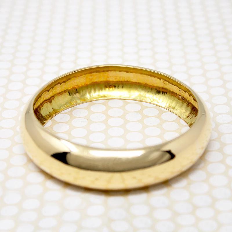 prächtiger breiter 14k Gold-Armreif mit gewölbtem Armband im Zustand „Gut“ im Angebot in Portland, OR