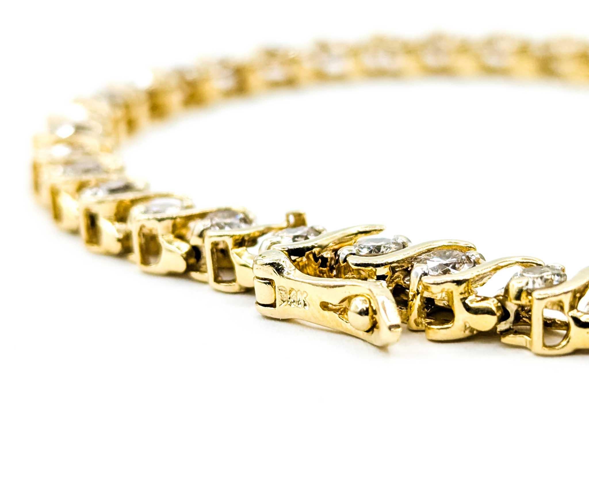 Taille ronde Sumptuous 3.8ctw Diamond Encrusted 14ky Tennis Link Fashion Bracelet en vente