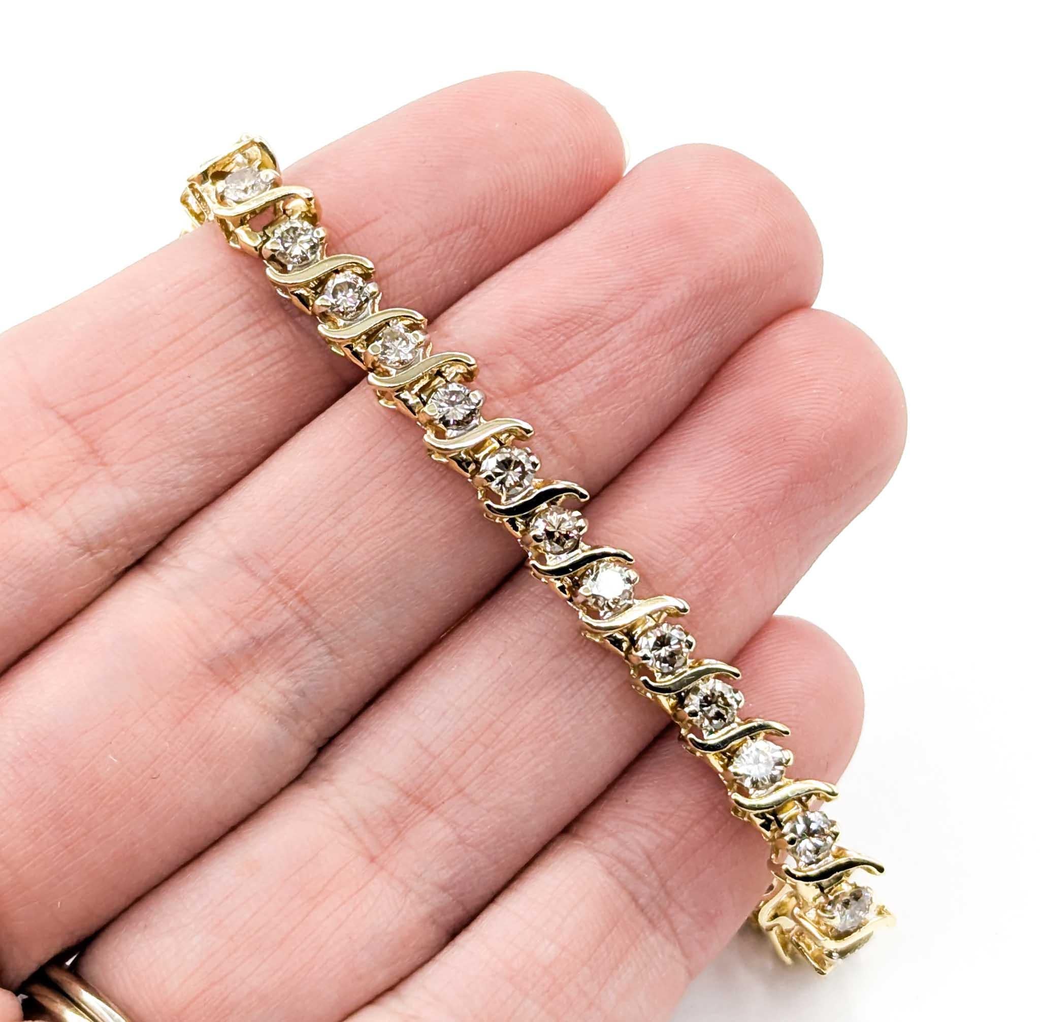 Sumptuous 3.8ctw Diamond Encrusted 14ky Tennis Link Fashion Bracelet Excellent état - En vente à Bloomington, MN
