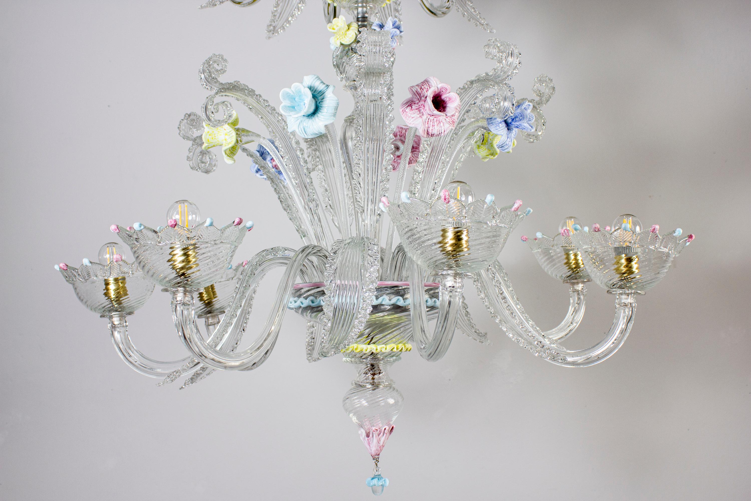 Milieu du XXe siècle Somptueux lustre classique en verre de Murano multicolore 1970'. en vente