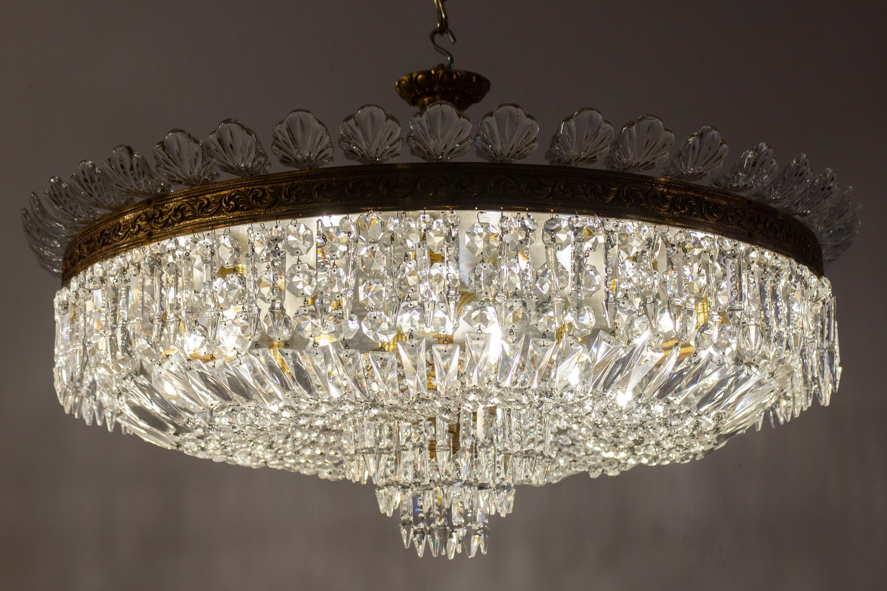 Sumptuous Crystal and Brass Chandelier, Italy, 1940 In Good Condition For Sale In Rome, IT