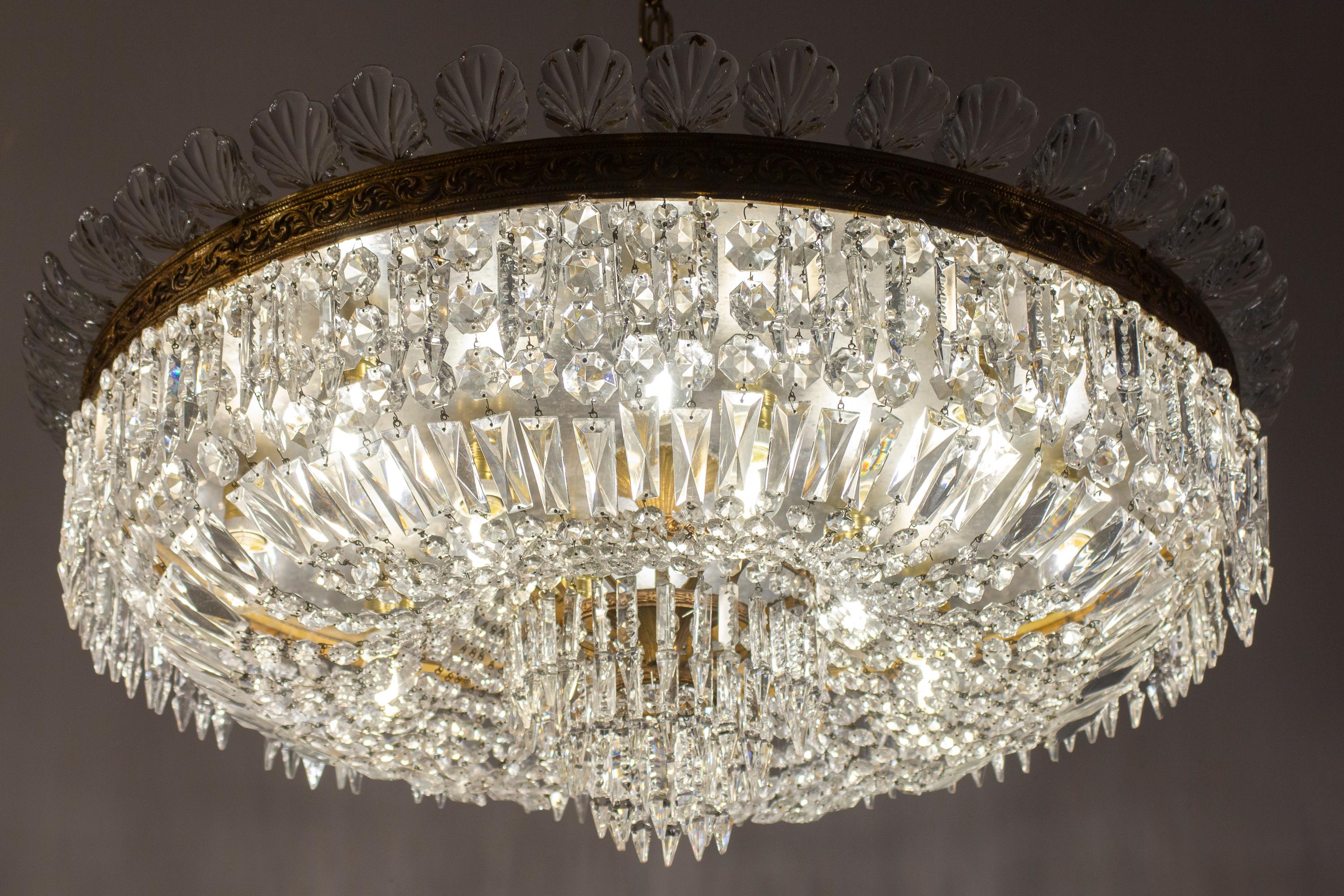 Mid-20th Century Sumptuous Crystal and Brass Chandelier, Italy, 1940 For Sale