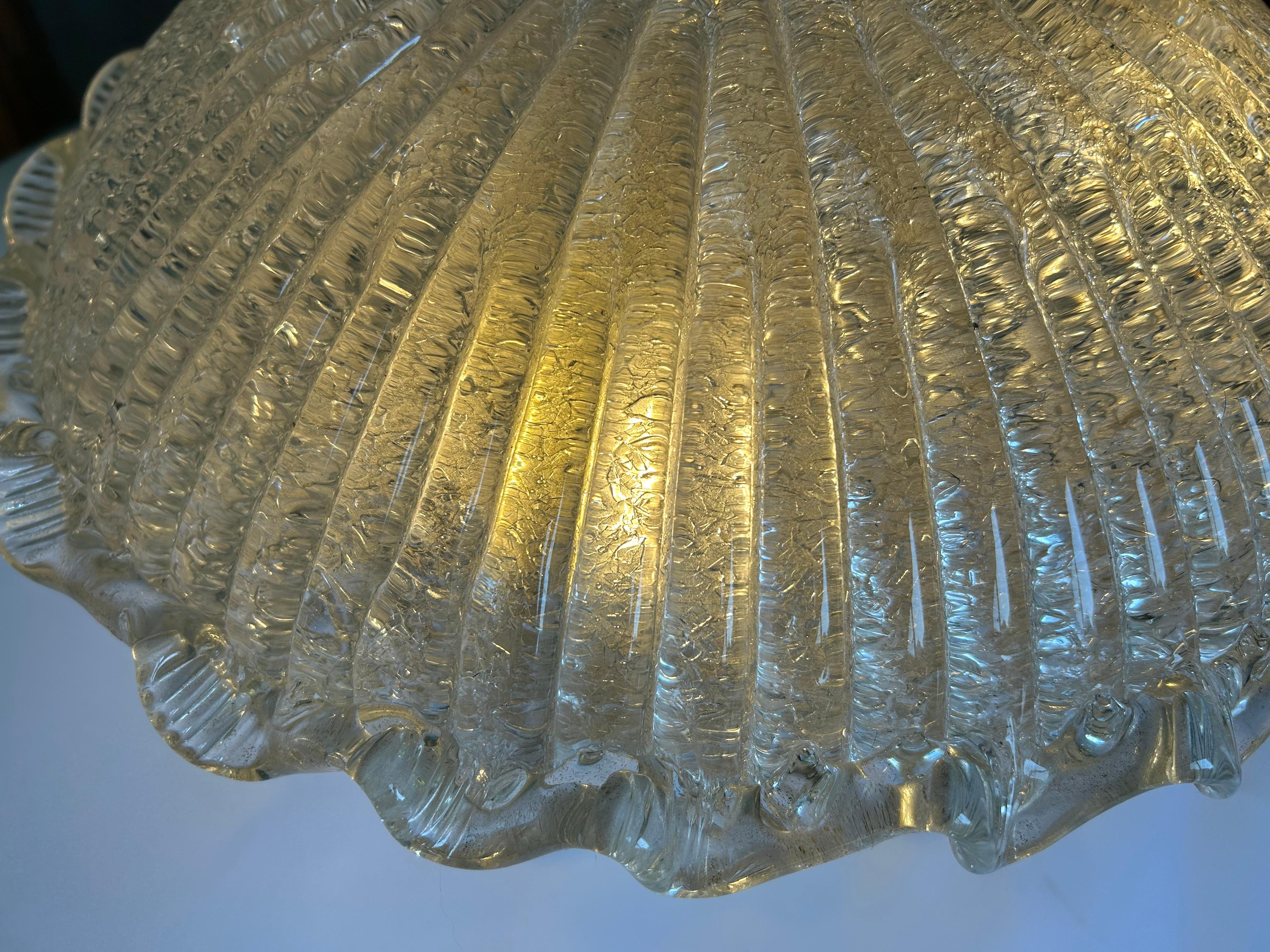 Sumptuous Murano Glass Pagoda with Gold Inclusions, 1980's For Sale 2