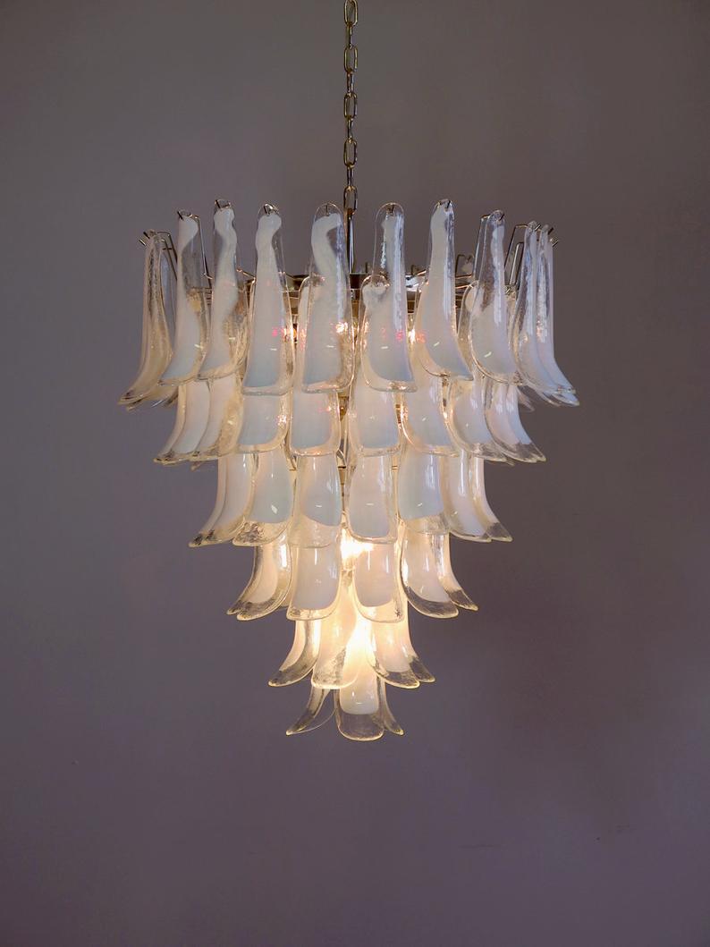 Sumptuous Pink and White Petal Murano Glass Chandelier, Italy, 1980s For Sale 3