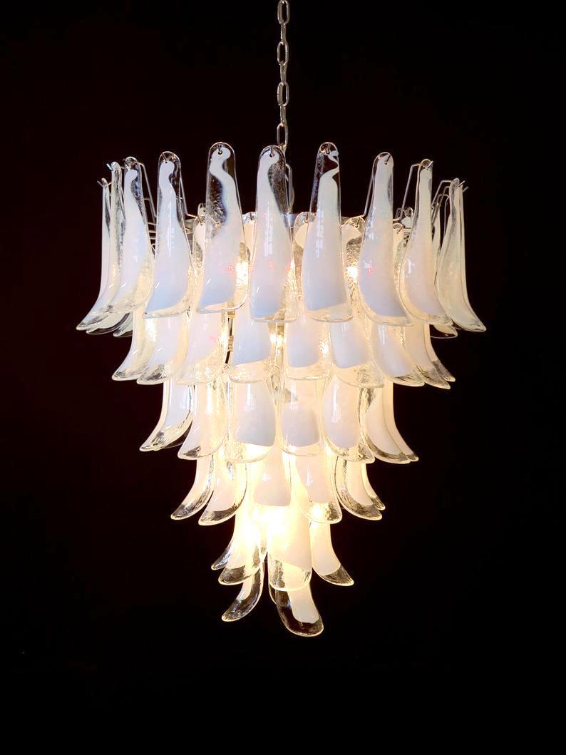Sumptuous Pink and White Petal Murano Glass Chandelier, Italy, 1980s For Sale 4