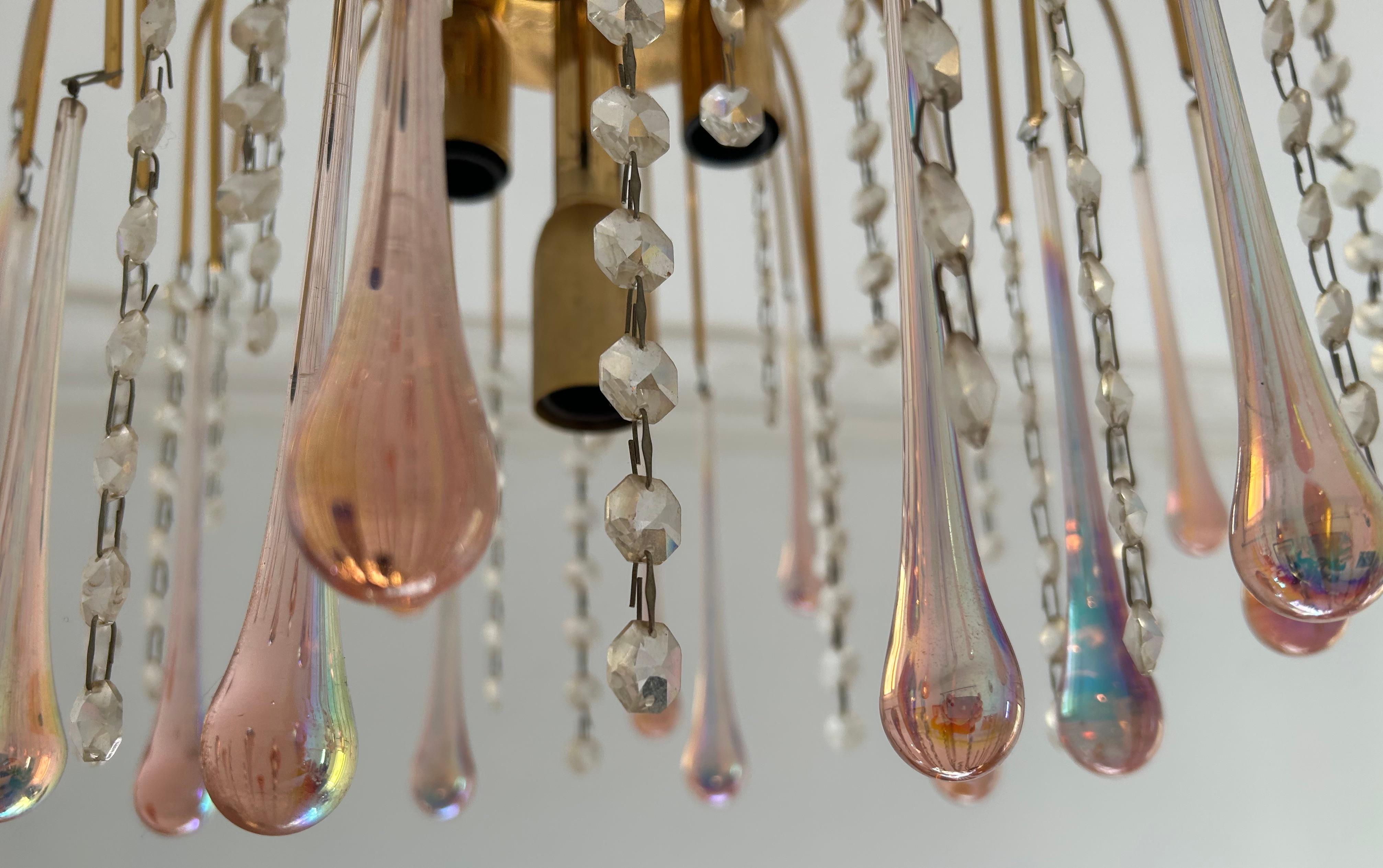 Fatto a mano Sontuoso lampadario a gocce di pioggia rosa di Murano, anni '80 in vendita