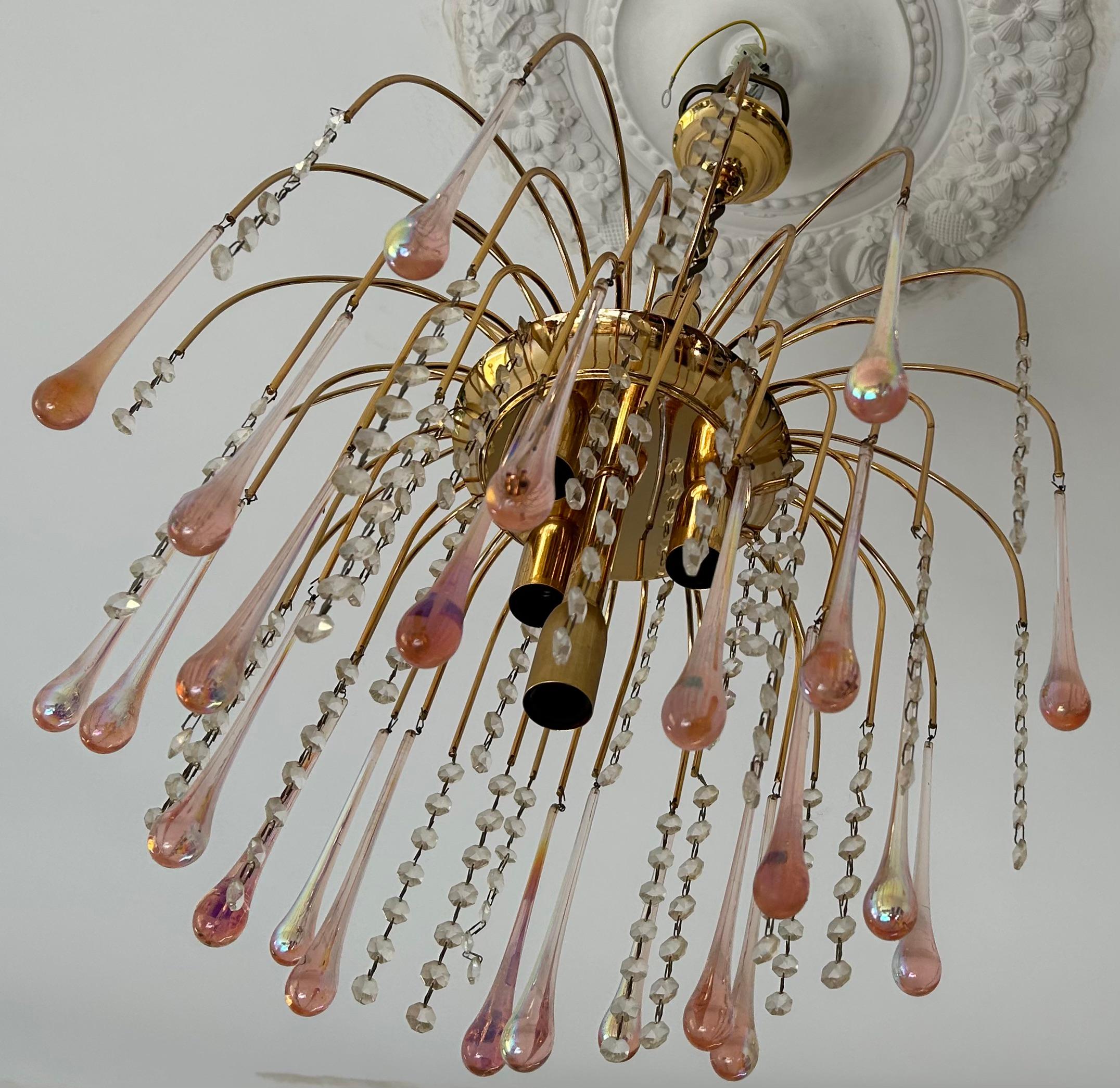 Vetro soffiato Sontuoso lampadario a gocce di pioggia rosa di Murano, anni '80 in vendita