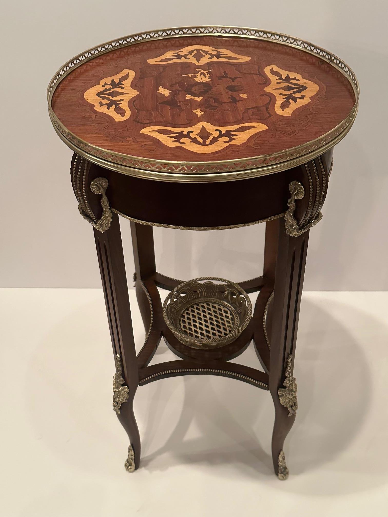 Italian Sumptuous Round Mahogany Inlaid Side Table with Bronze Mounts For Sale