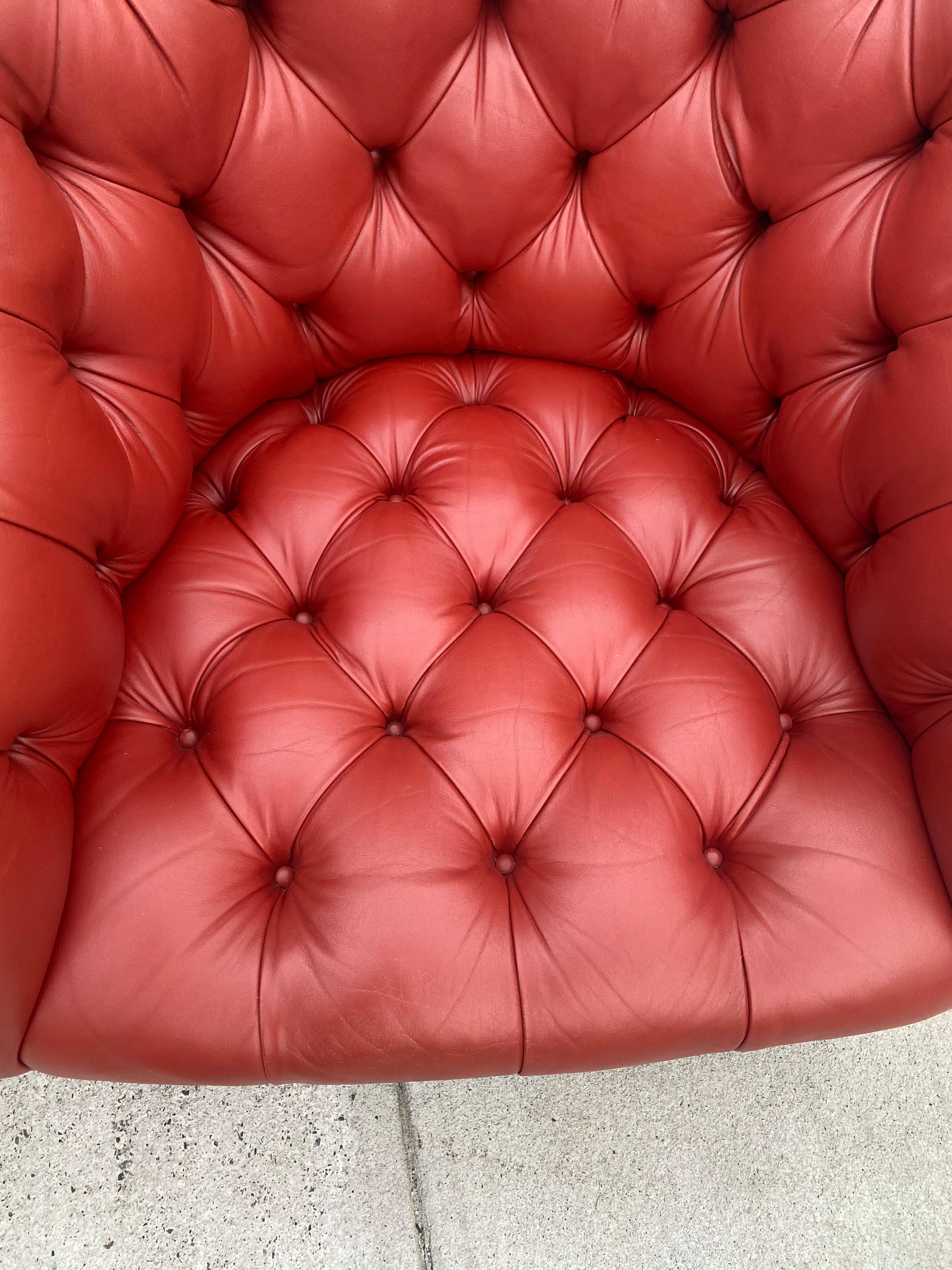 Sumptuous Swivel Ward Bennett Tufted Leather Club Chairs In Good Condition For Sale In Hopewell, NJ