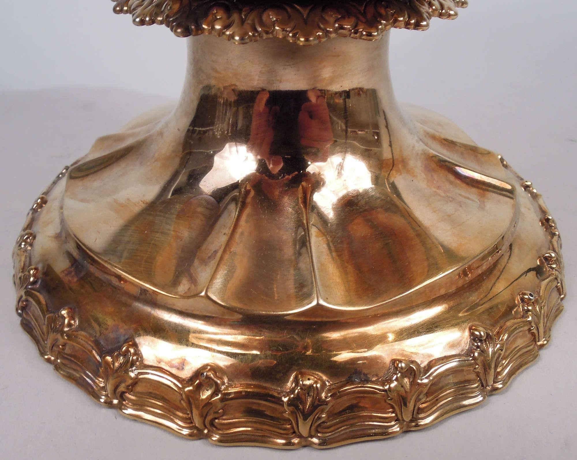 Sumptuous Tiffany Edwardian Classical Silver Gilt Urn Vase For Sale 4