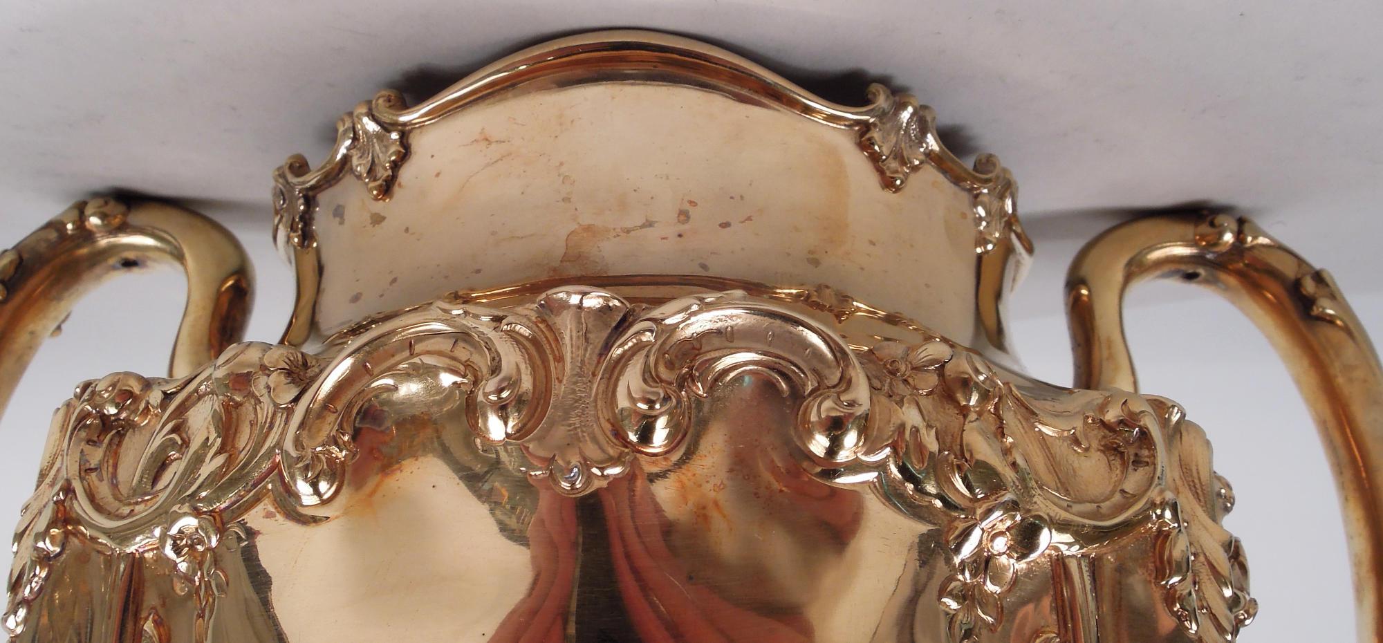 Argent sterling Somptueux vase urne classique en argent doré de Tiffany Edwardian en vente