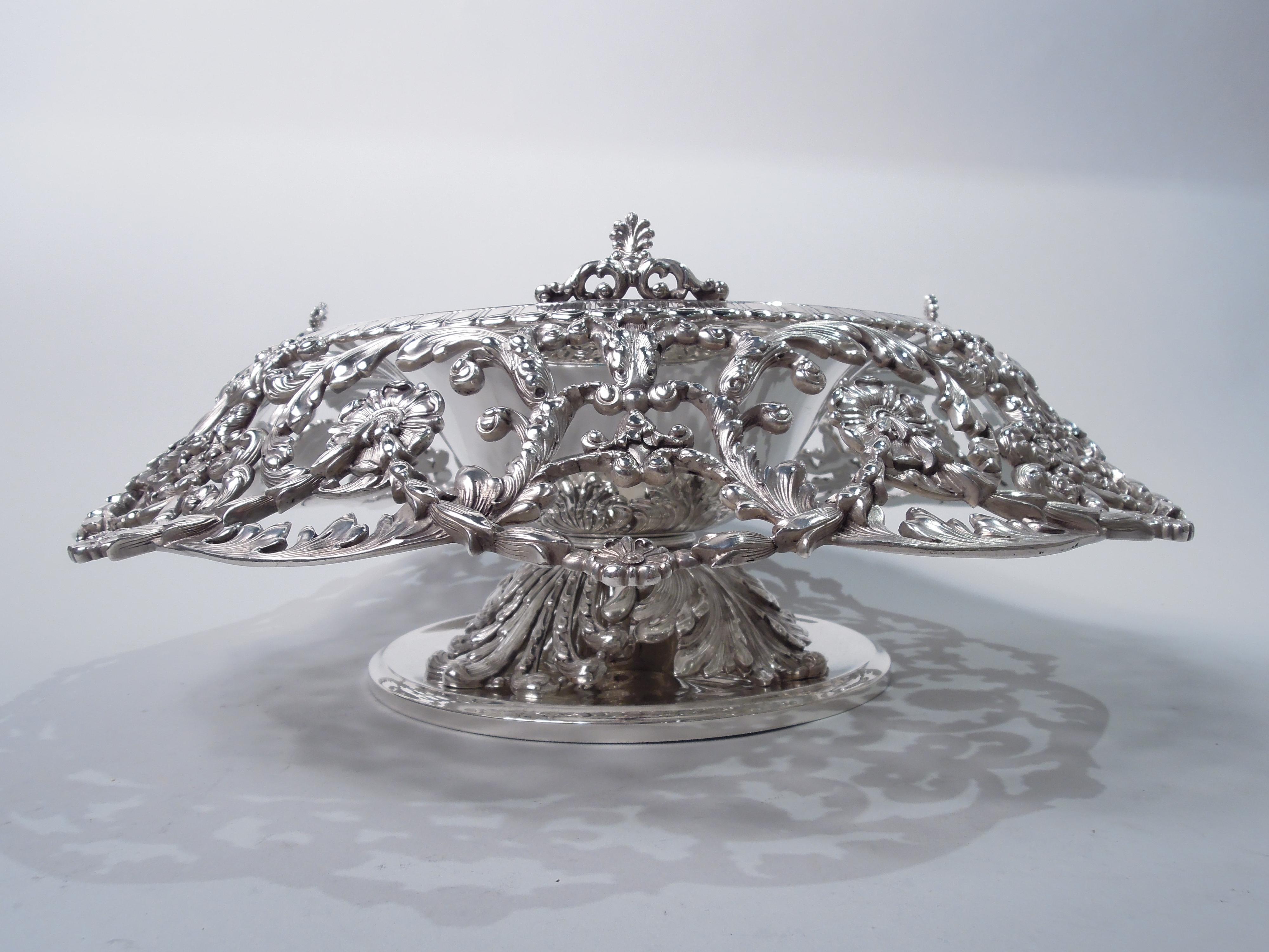 American Sumptuous Tiffany Edwardian Classical Sterling Silver Centerpiece Bowl For Sale