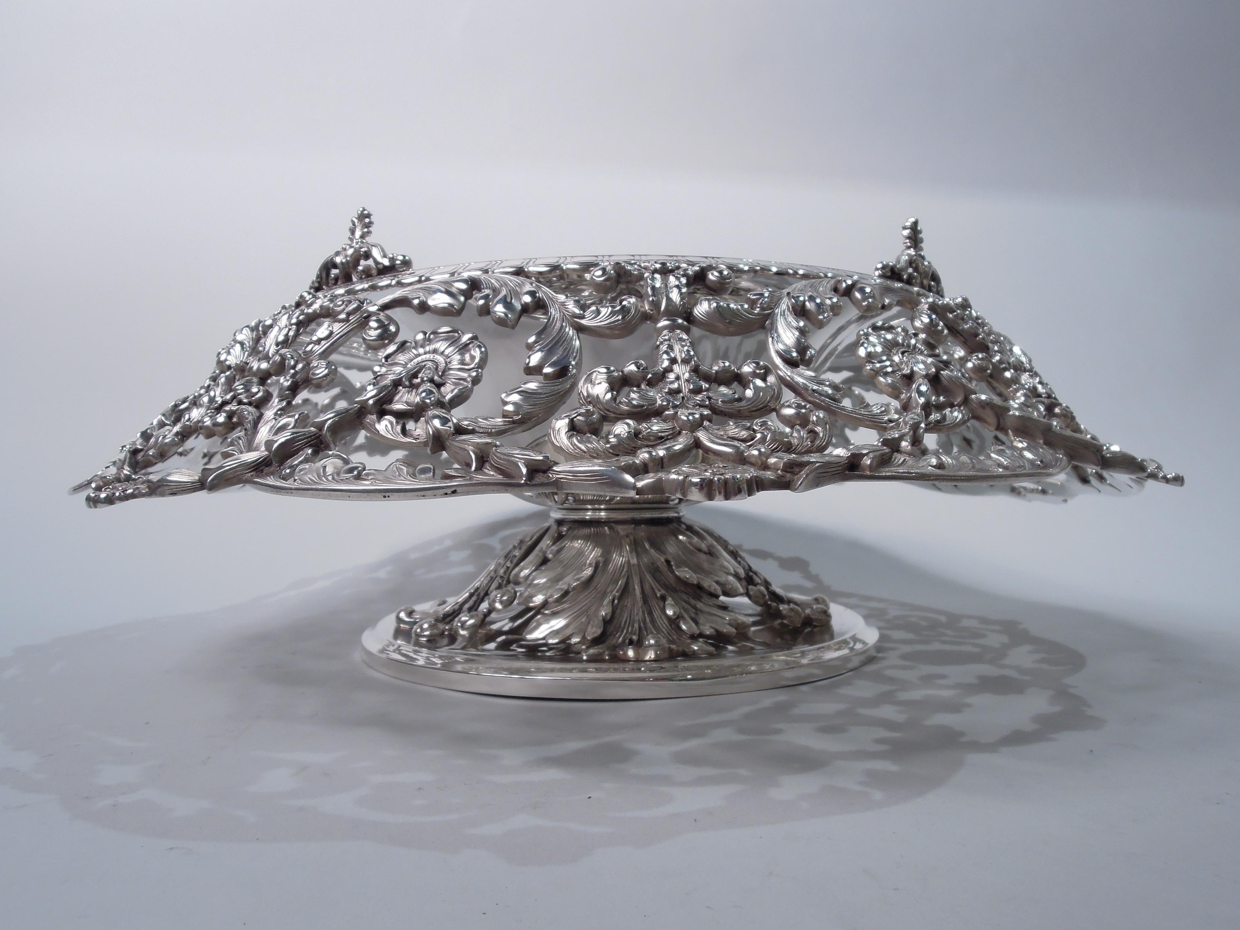Sumptuous Tiffany Edwardian Classical Sterling Silver Centerpiece Bowl In Excellent Condition For Sale In New York, NY