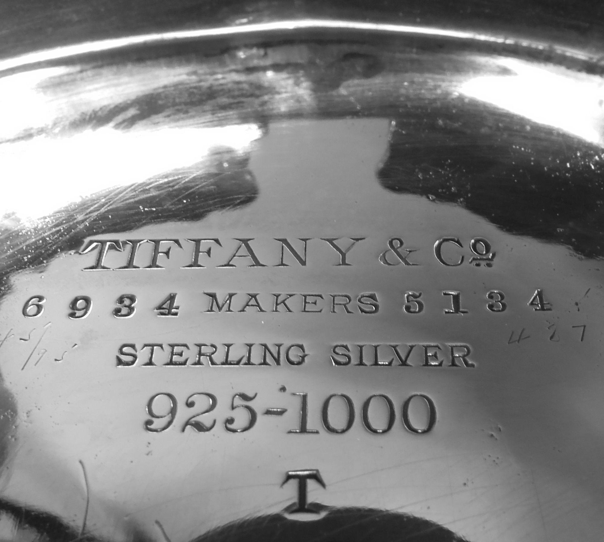 Suntuosa jarra de agua victoriana Tiffany de plata de ley clásica en venta 2