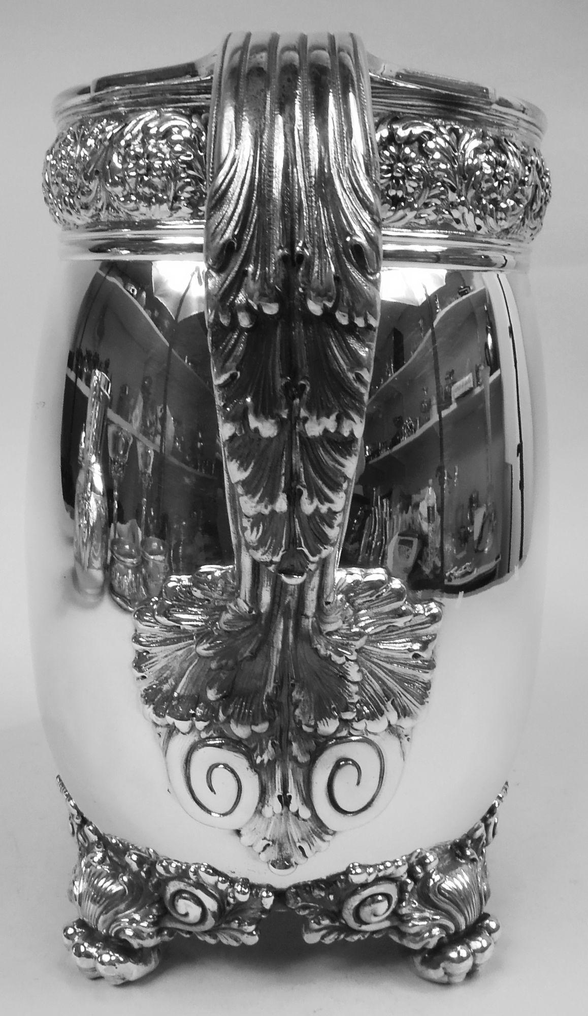 Suntuosa jarra de agua victoriana Tiffany de plata de ley clásica Estadounidense en venta