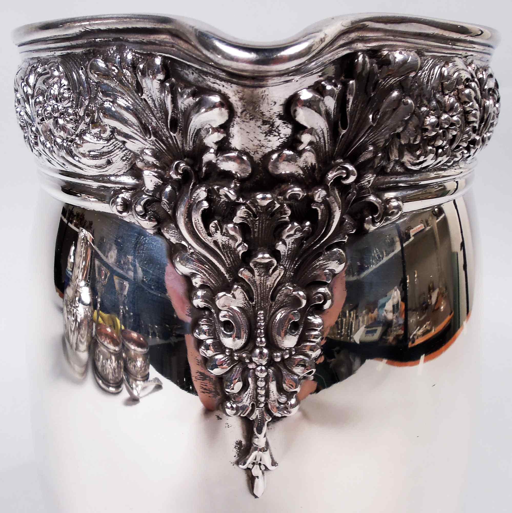 Suntuosa jarra de agua victoriana Tiffany de plata de ley clásica Appliqué en venta