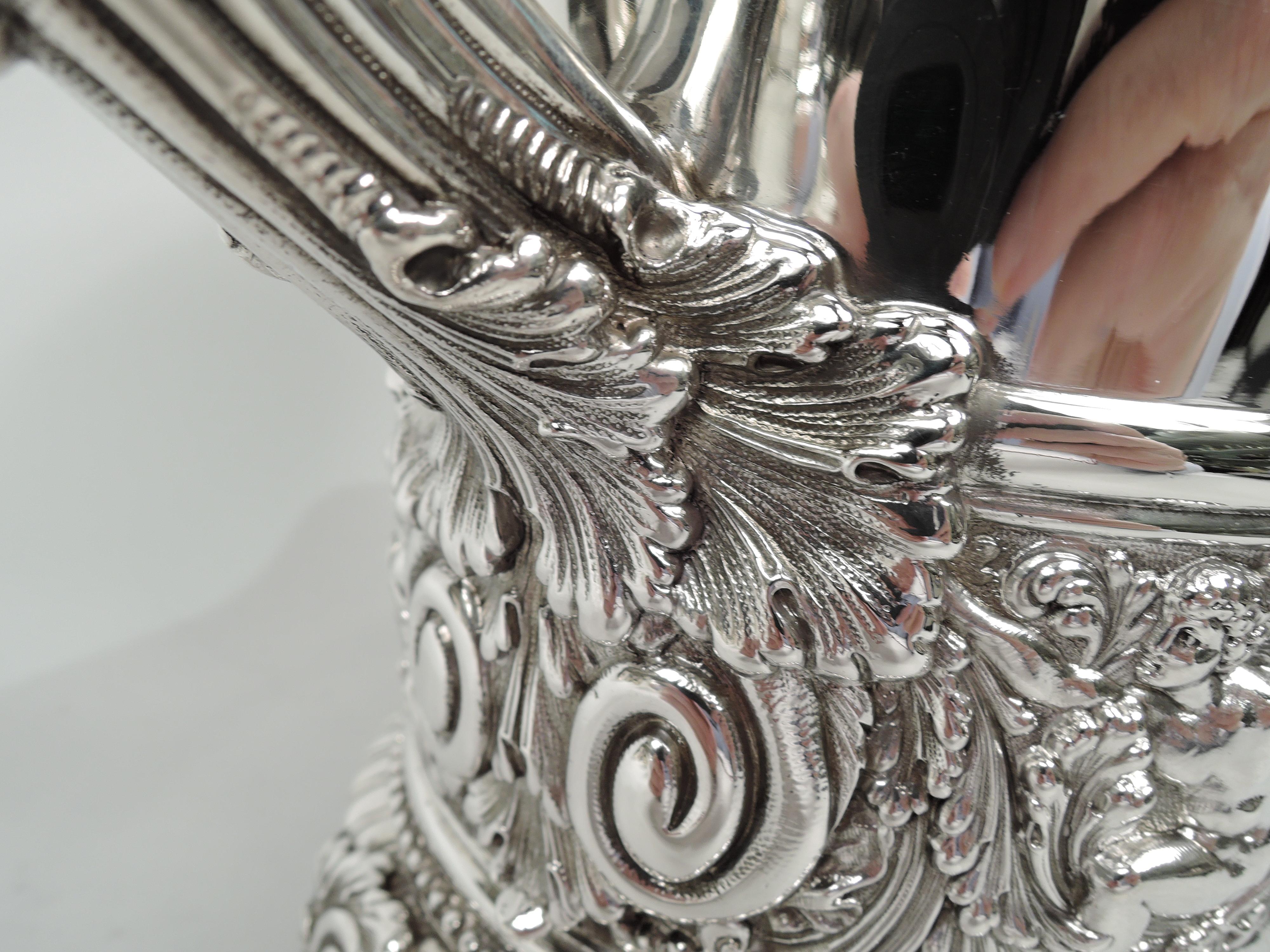 Wunderschöner Tiffany-Weinkühler mit Olympian-Muster aus den Beaux-Arts (amerikanisch) im Angebot