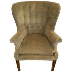 Prächtiger Vintage Tufted Sage Green Velvet Barrel Back Wing Chair