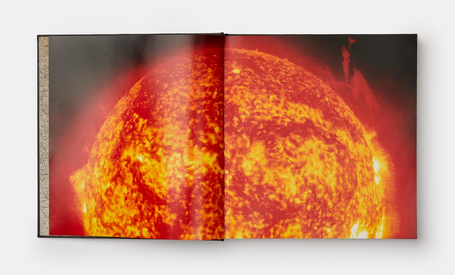 Sun and Moon a Story of Astronomy, Photography and Cartography (Europäisch) im Angebot