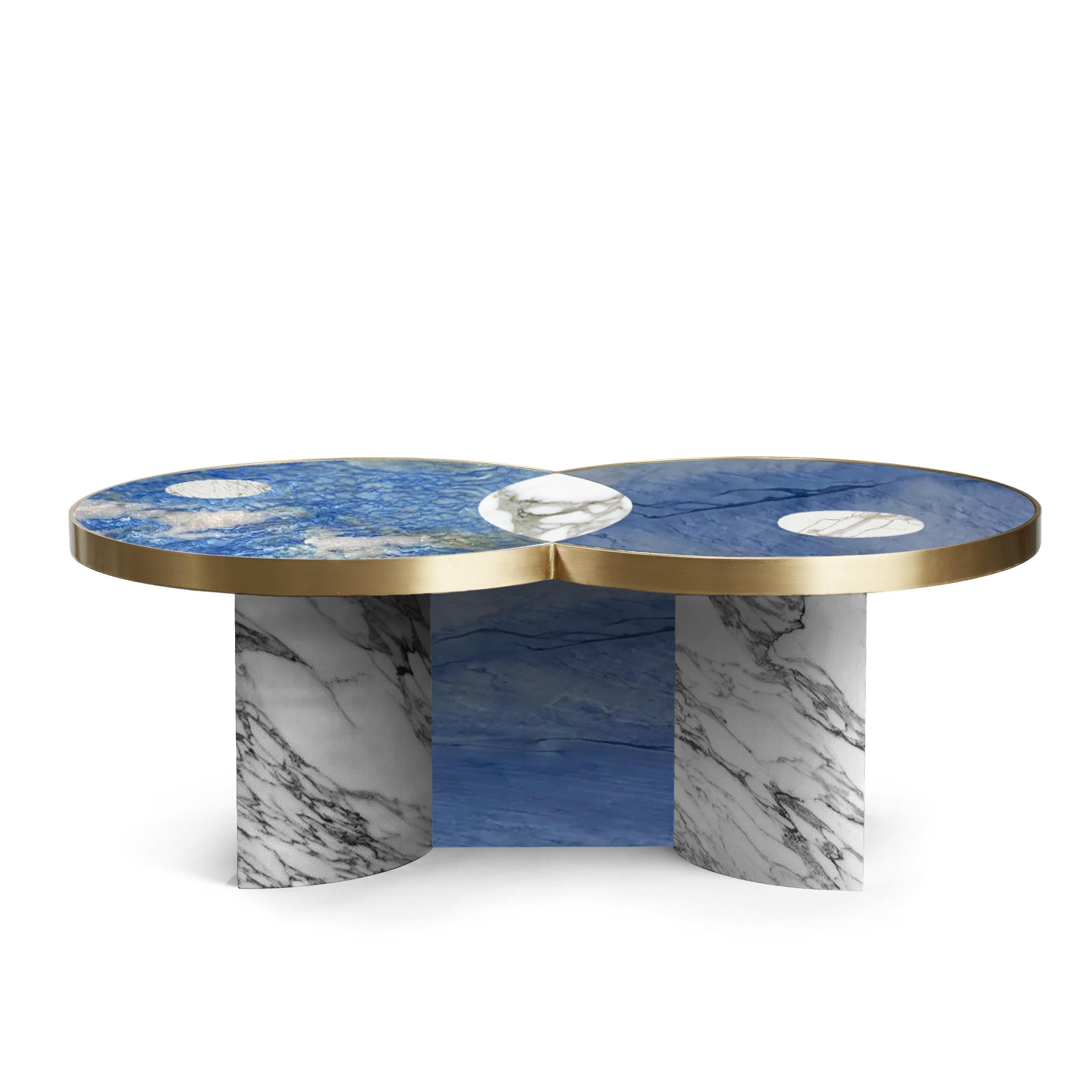 Sonnen- und Mondblauer Couchtisch aus Marmor und Messing Azul, von Lara Bohinc, Geometrisch (Moderne) im Angebot