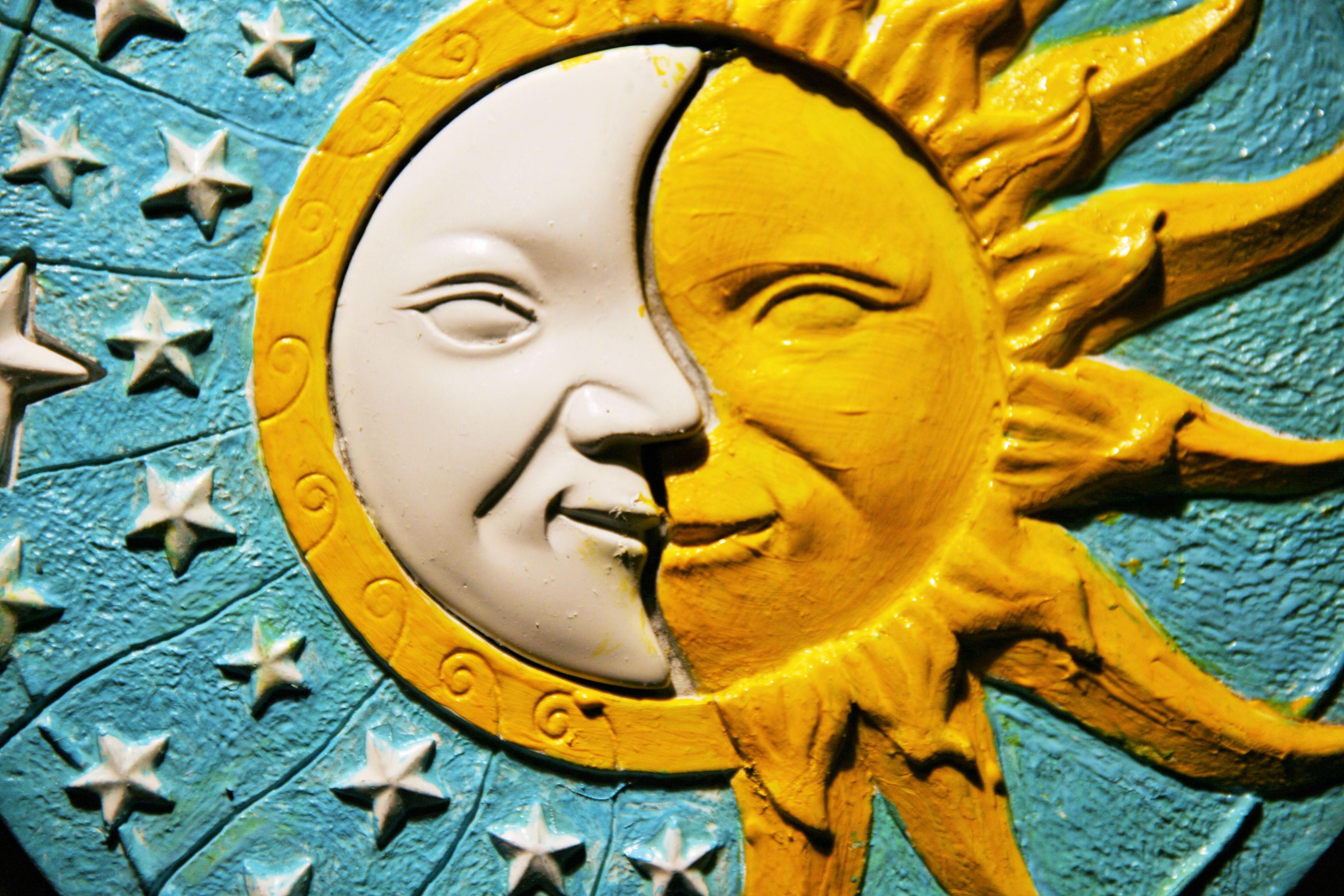Panneau mural peint à la main Sun and Moon Bon état - En vente à Douglas Manor, NY