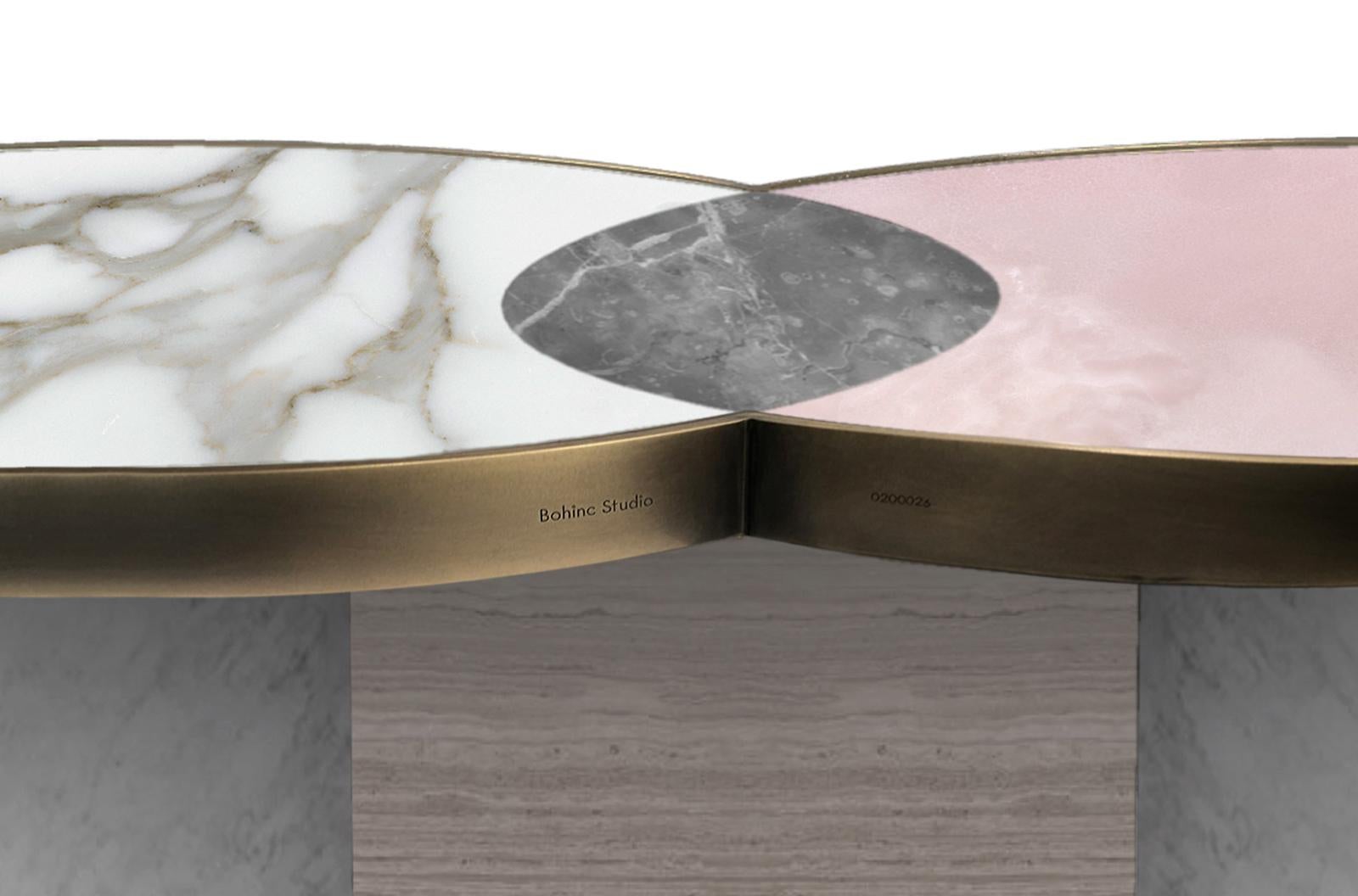 Table basse Sun and Moon en marbre et métal:: Cristaux de neige:: par Lara Bohinc Neuf - En vente à Holland, AMSTERDAM
