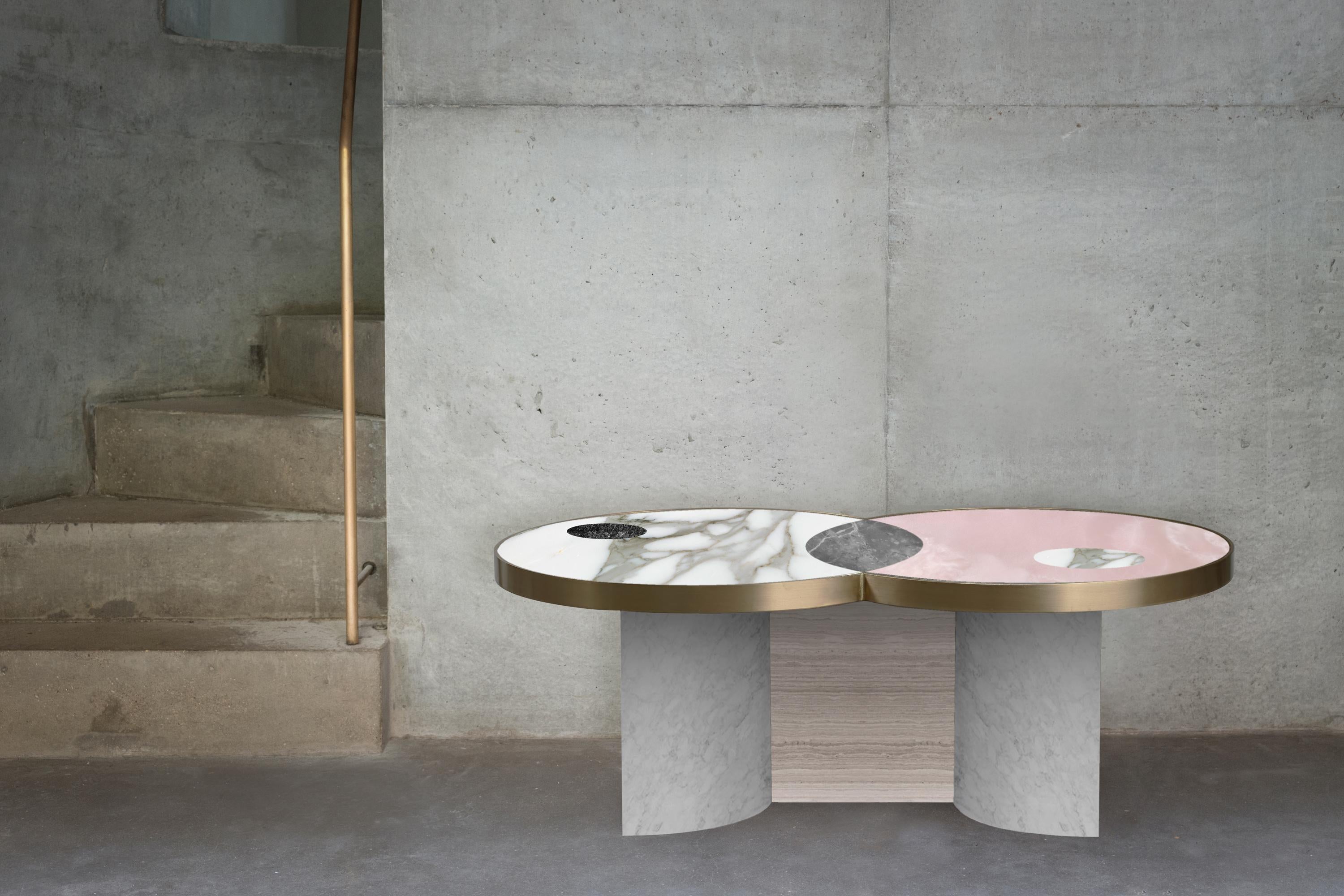 XXIe siècle et contemporain Table basse Sun and Moon en marbre et métal:: Cristaux de neige:: par Lara Bohinc en vente