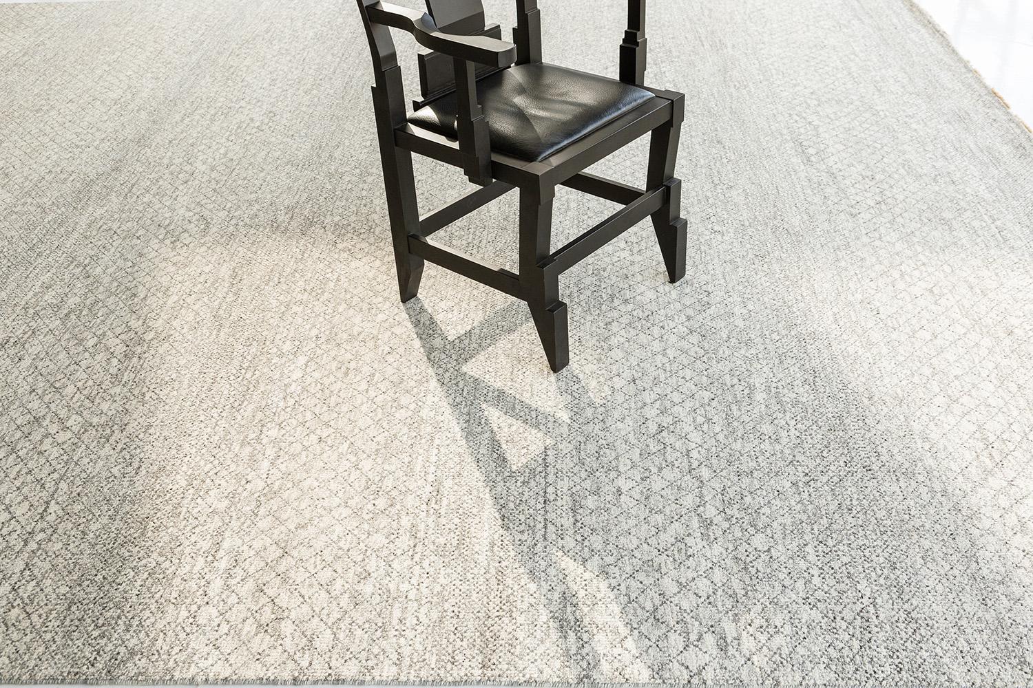 Sun and Sand from our Naturale collection feature a simple yet stylish Minimalist design. A glorious subtle outline of diamonds is perfect for a neutral-toned wall and hues that can make the centerpiece a hit to the eyes of your guests.


Rug