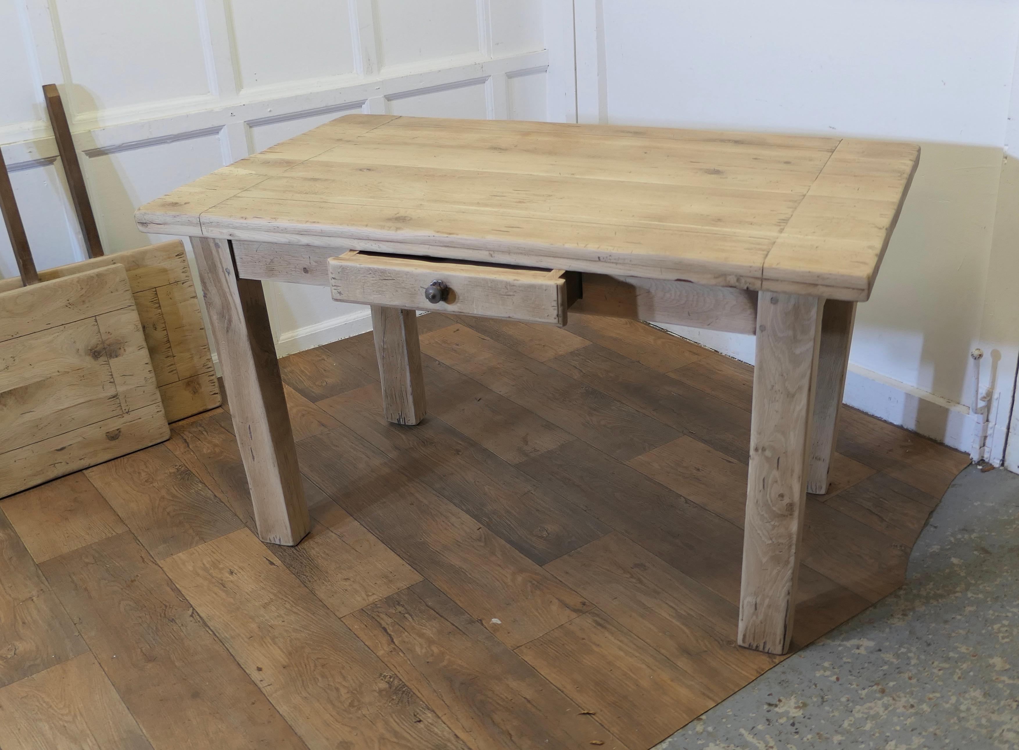 Sun Bleached Oak 7ft Extending Dining Table  The table is very heavy an solid 2