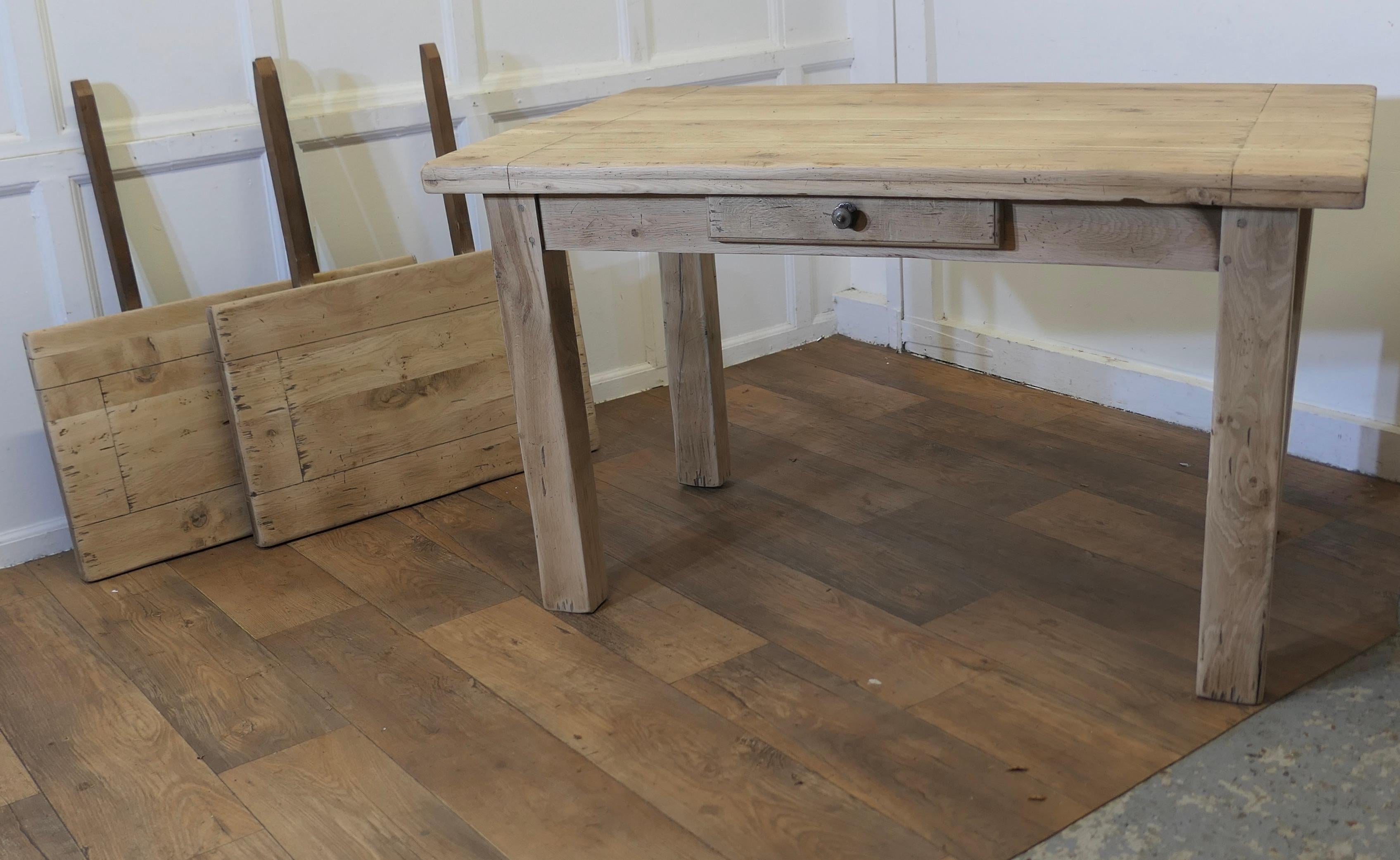 Sun Bleached Oak 7ft Extending Dining Table  The table is very heavy an solid 3
